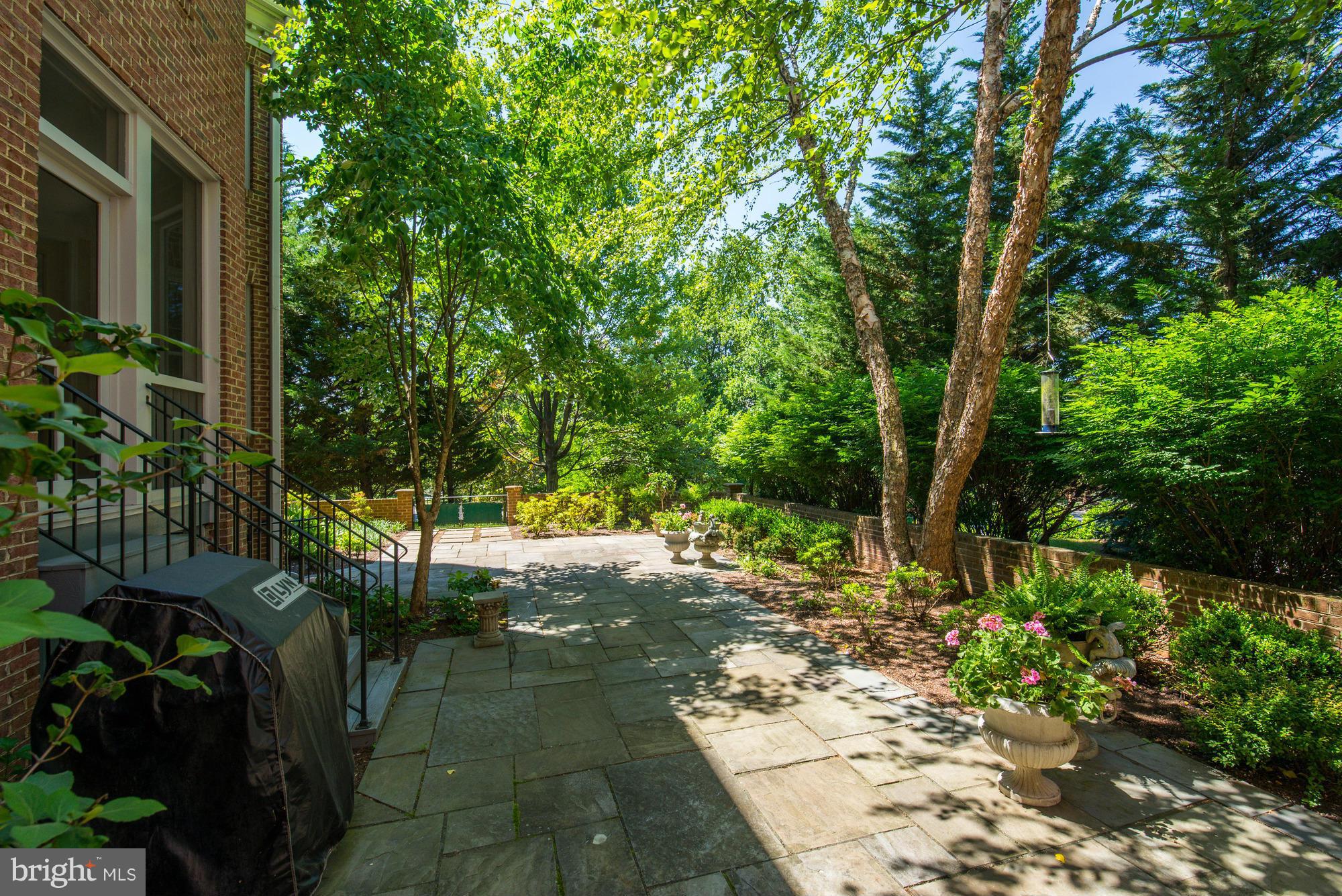 RIVER FALLS - Residential