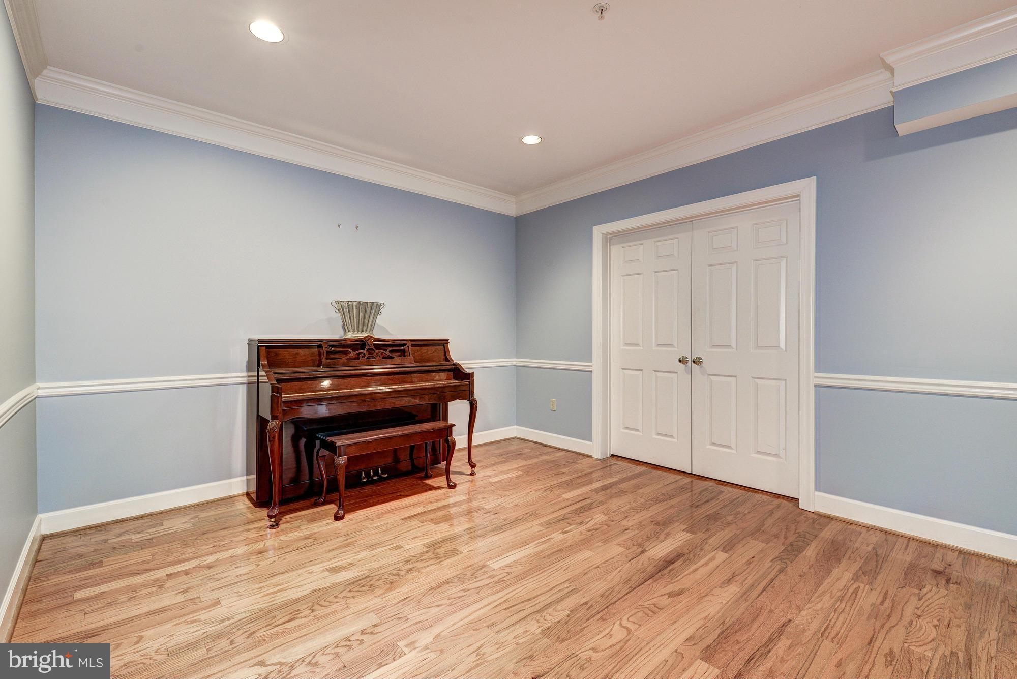 RIVER FALLS - Residential