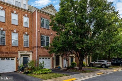 Photo of 13063 Park Crescent Circle, HERNDON, VA 20171 (MLS # VAFX2343910)