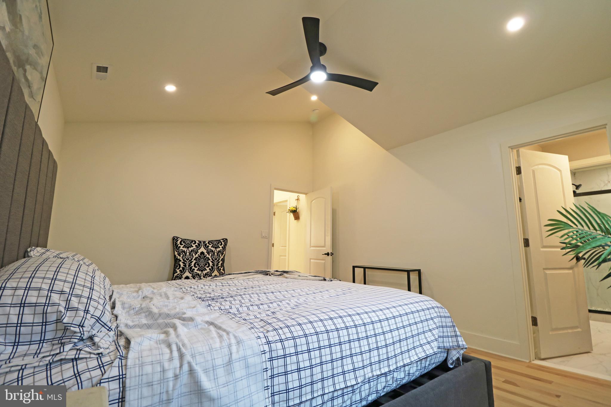 TWIN OAKS - Residential