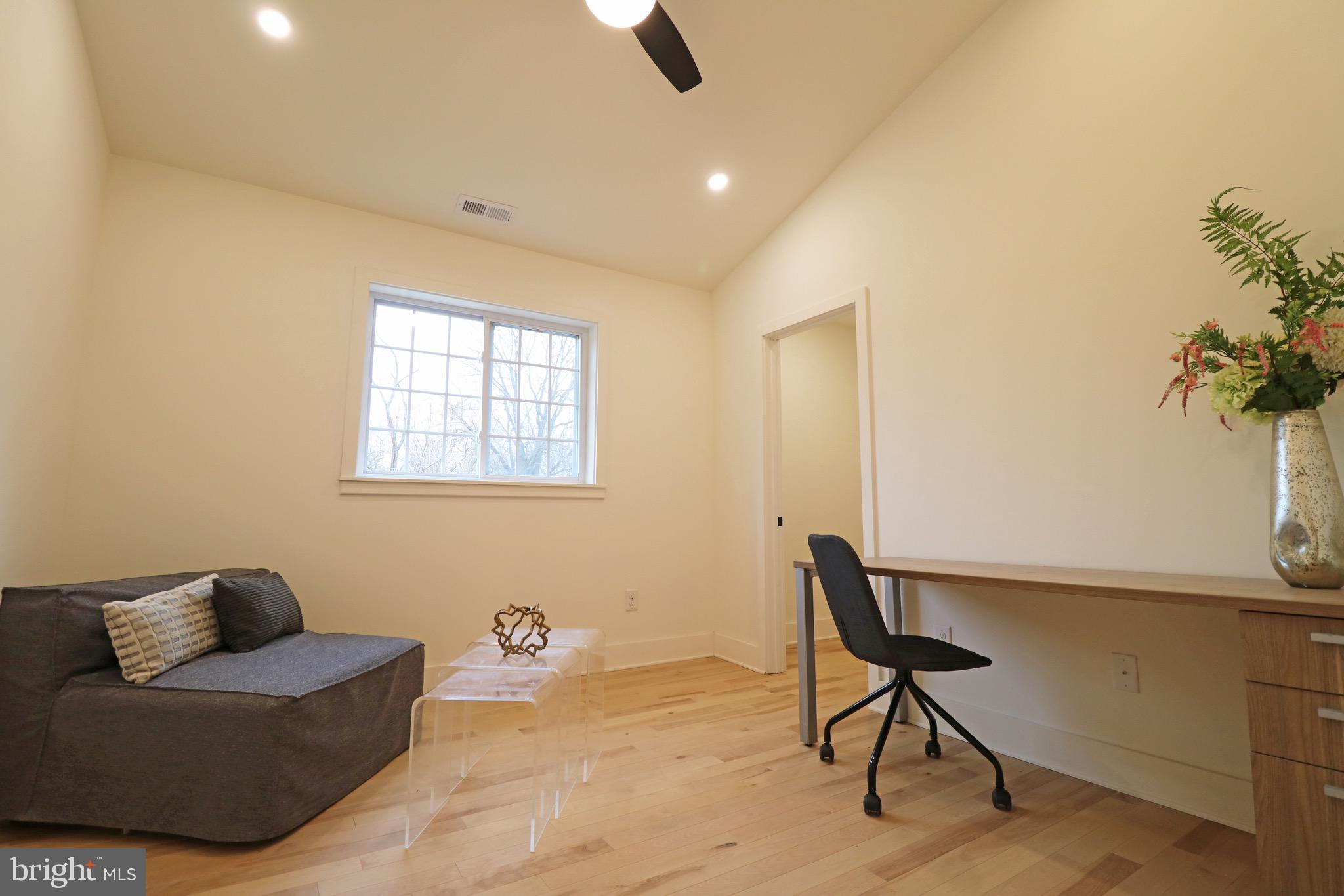 TWIN OAKS - Residential