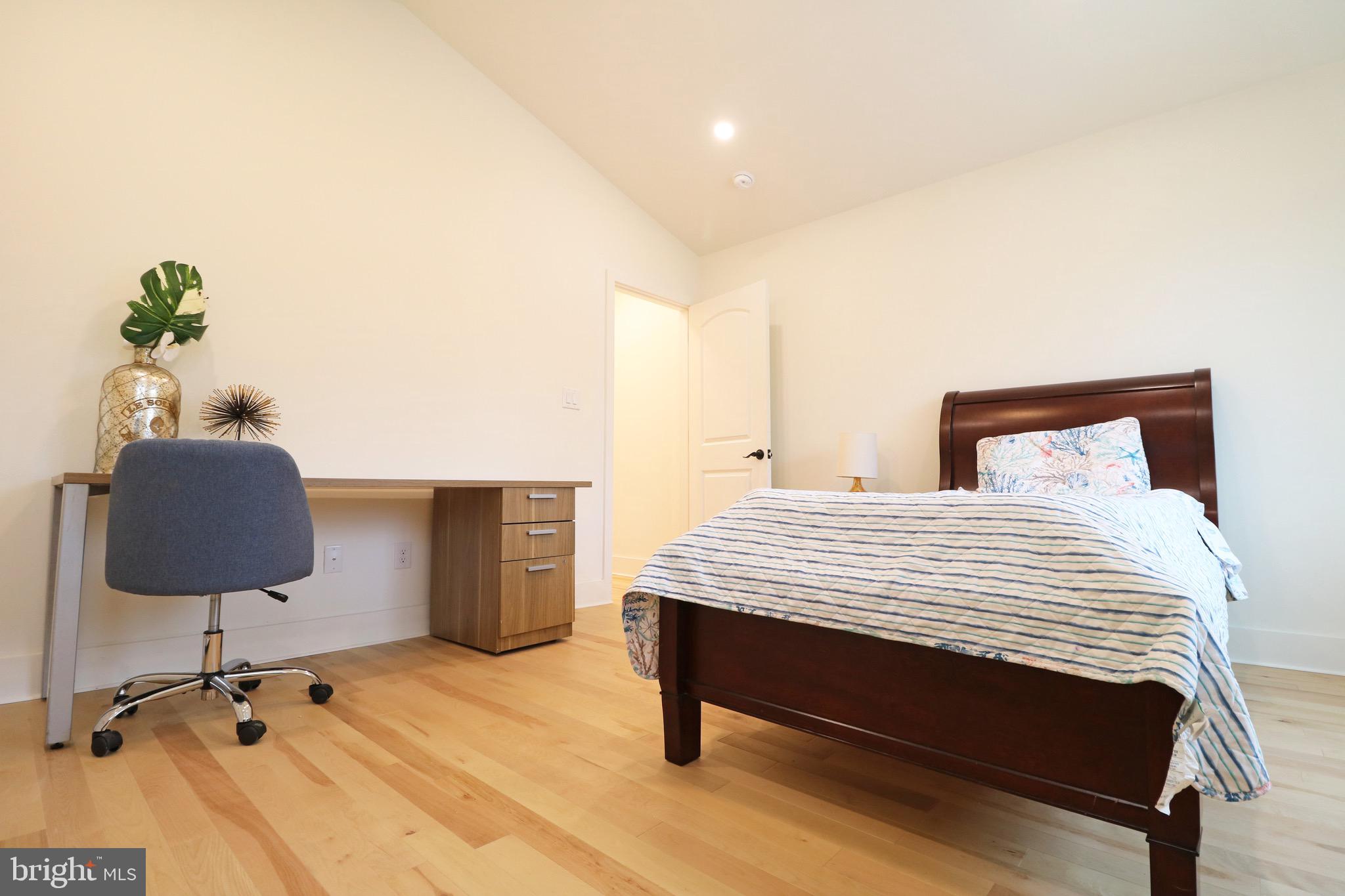 TWIN OAKS - Residential