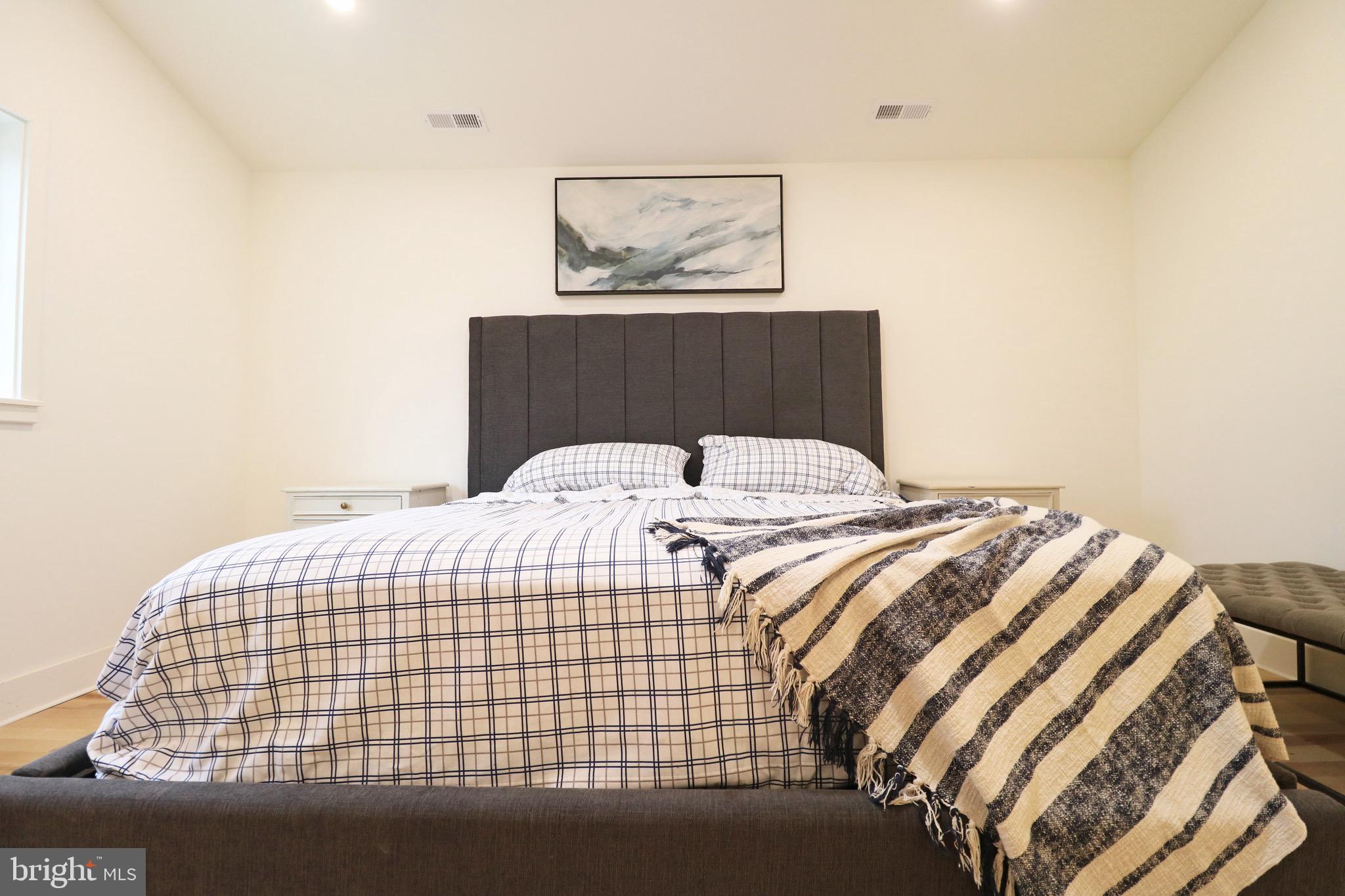 TWIN OAKS - Residential