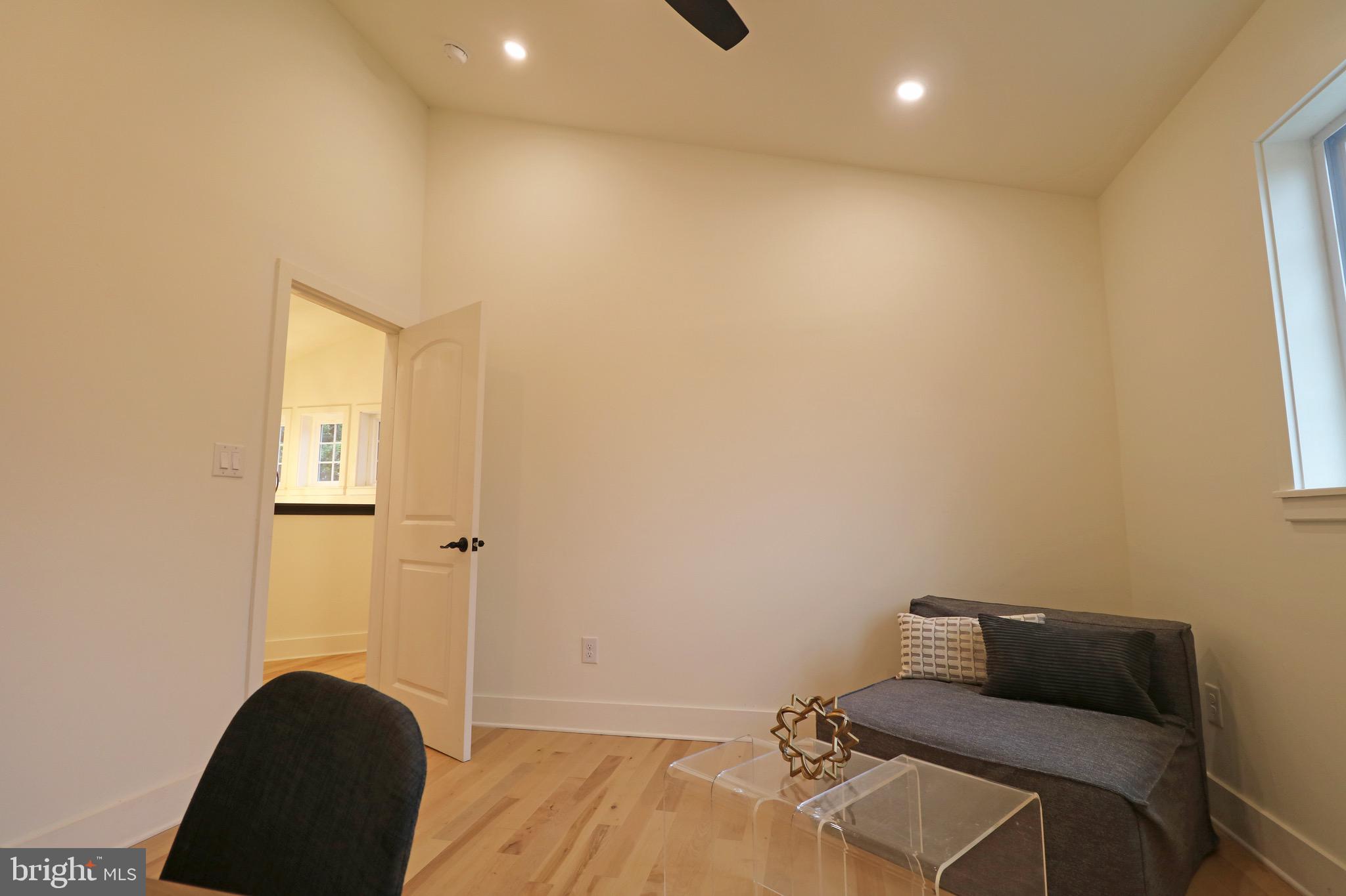 TWIN OAKS - Residential