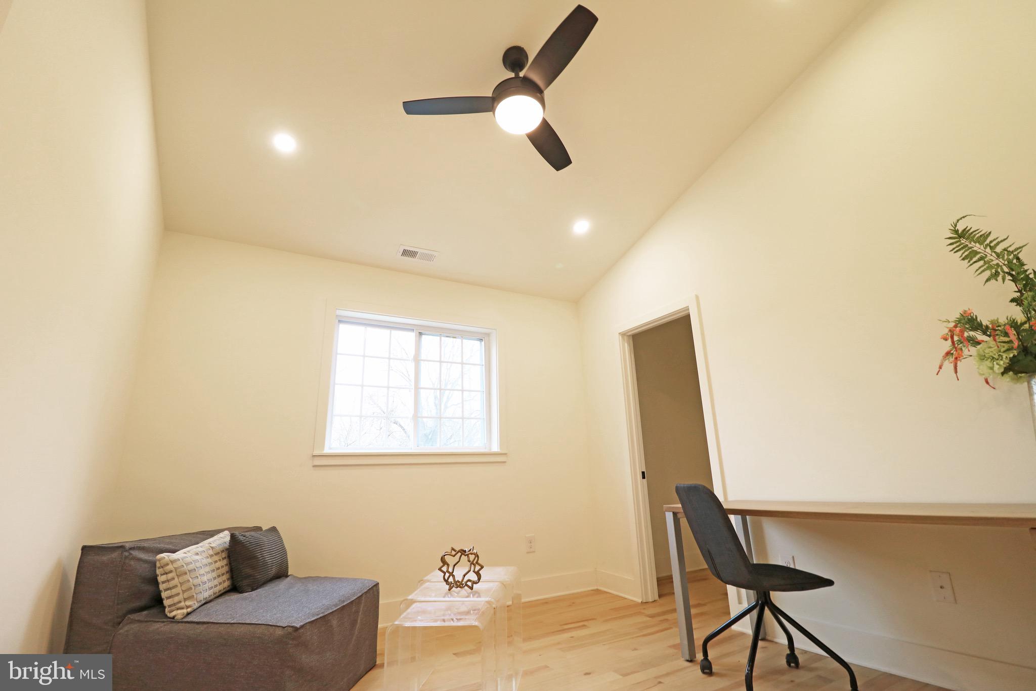 TWIN OAKS - Residential