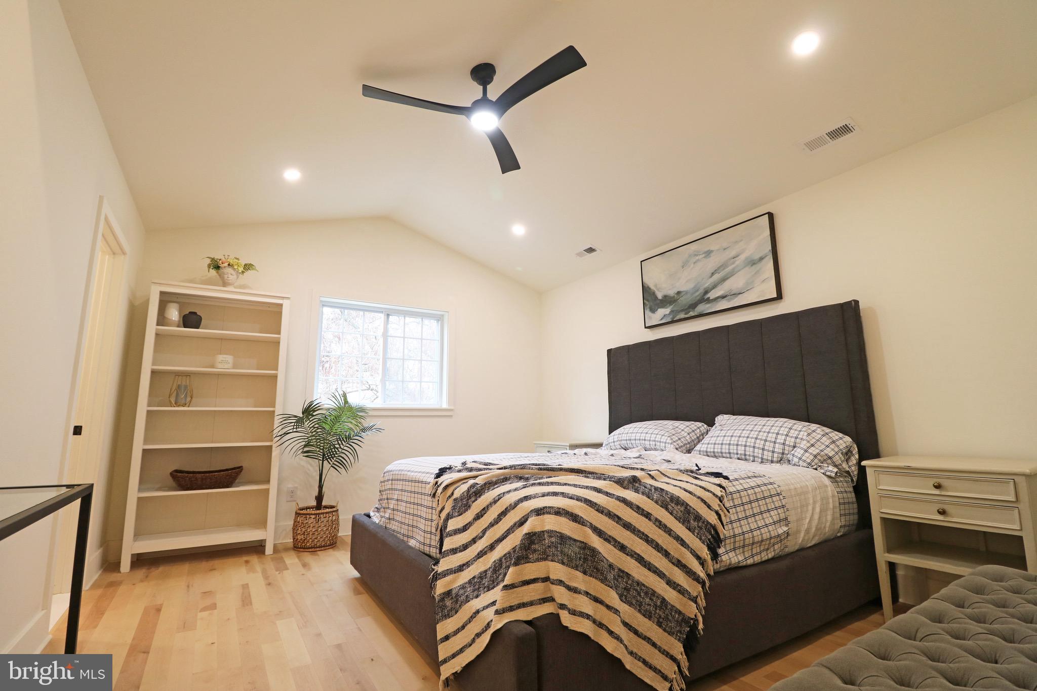 TWIN OAKS - Residential