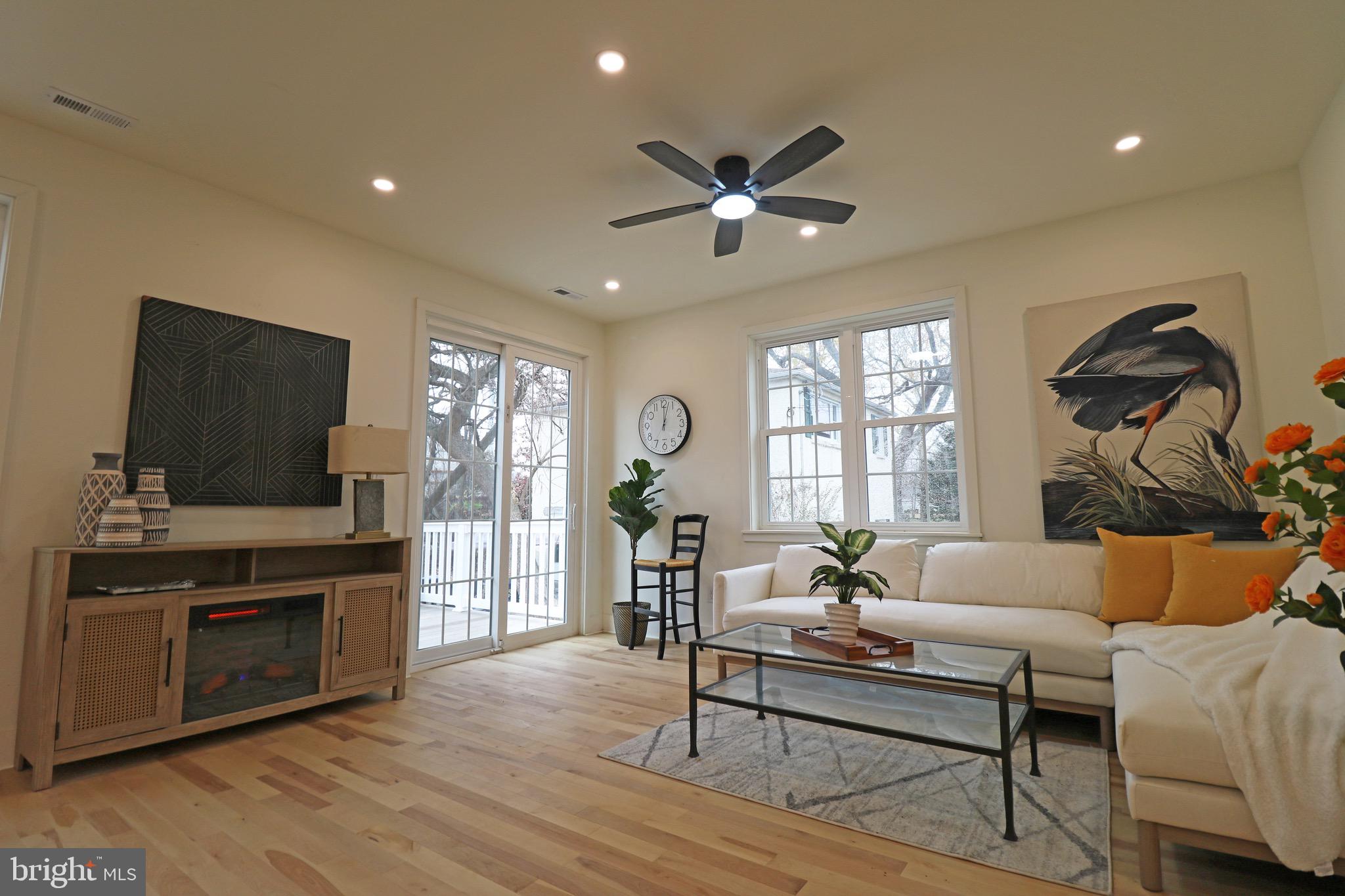 TWIN OAKS - Residential