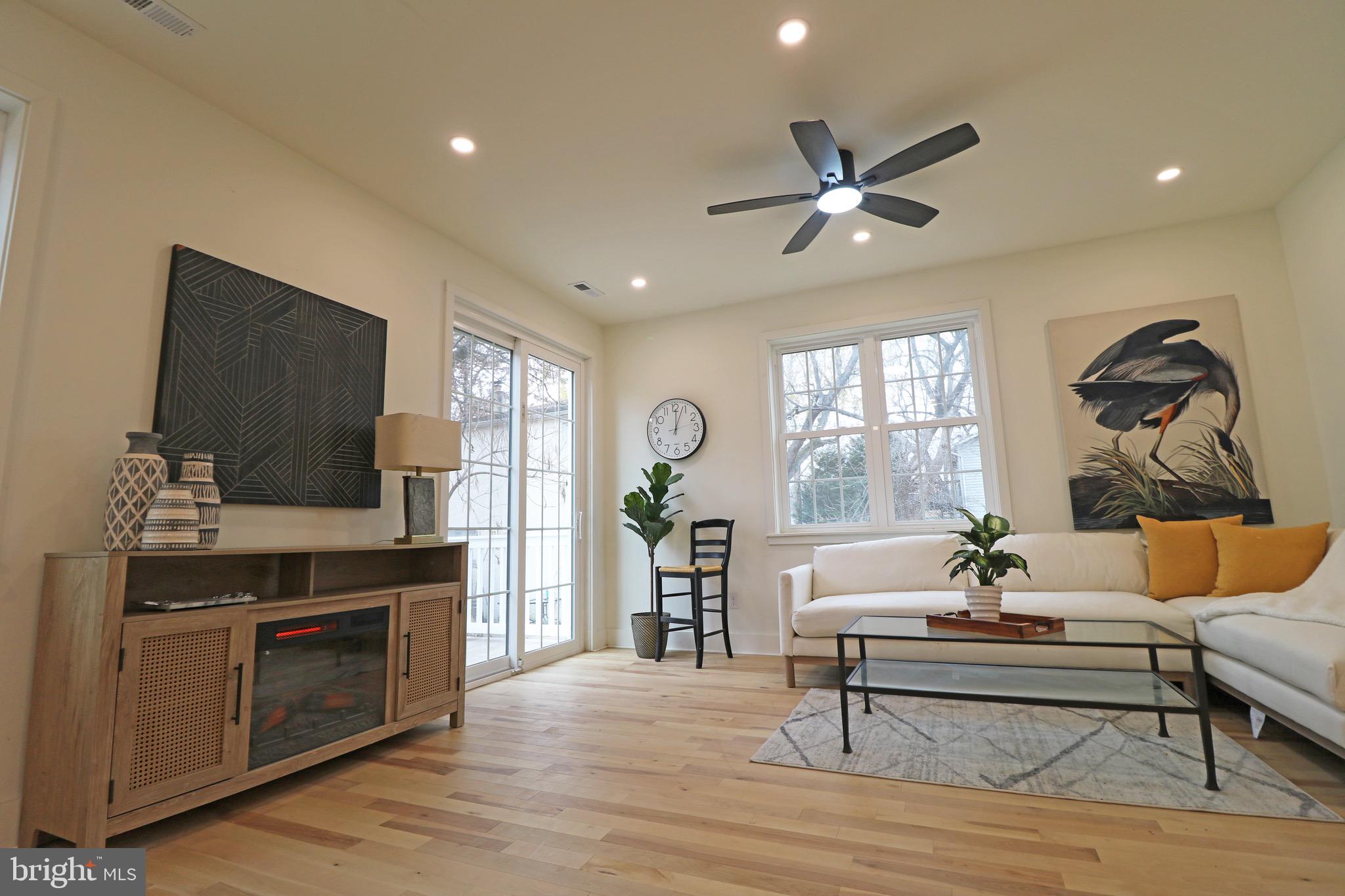 TWIN OAKS - Residential