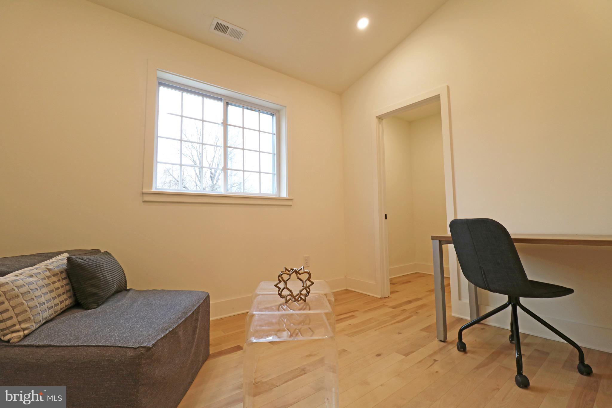 TWIN OAKS - Residential