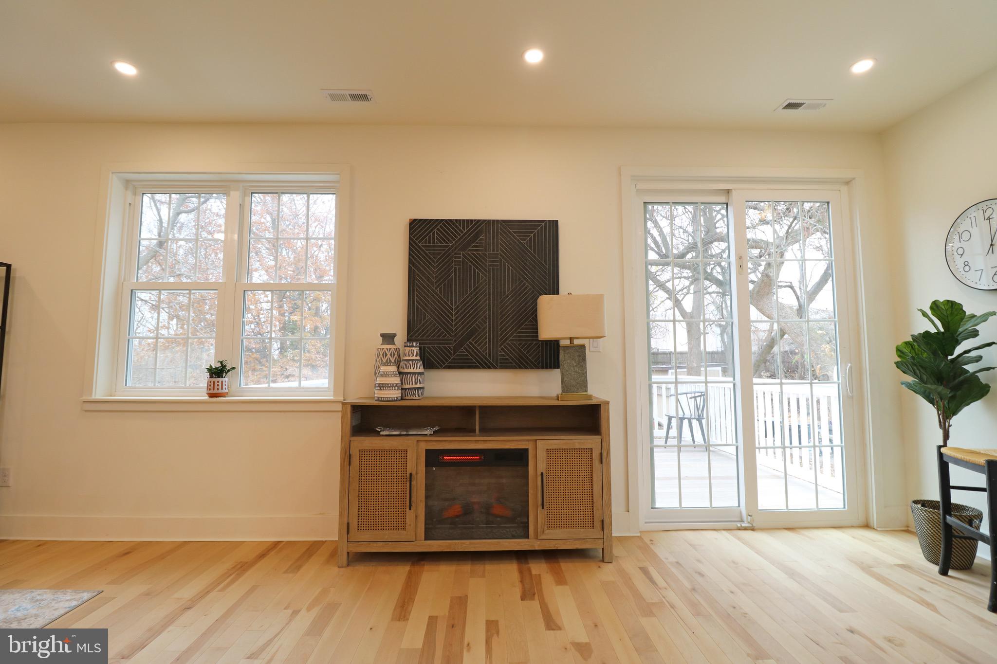 TWIN OAKS - Residential