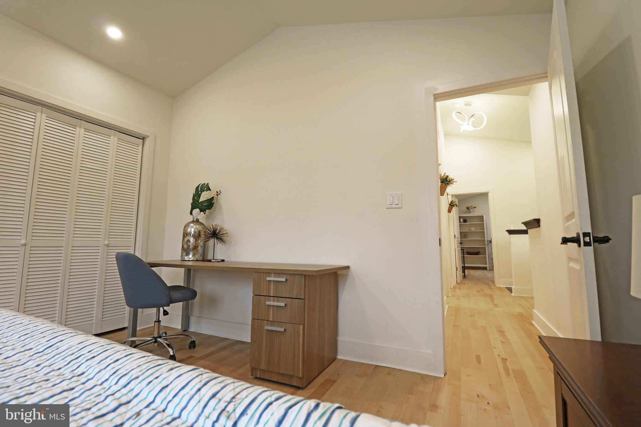 TWIN OAKS - Residential