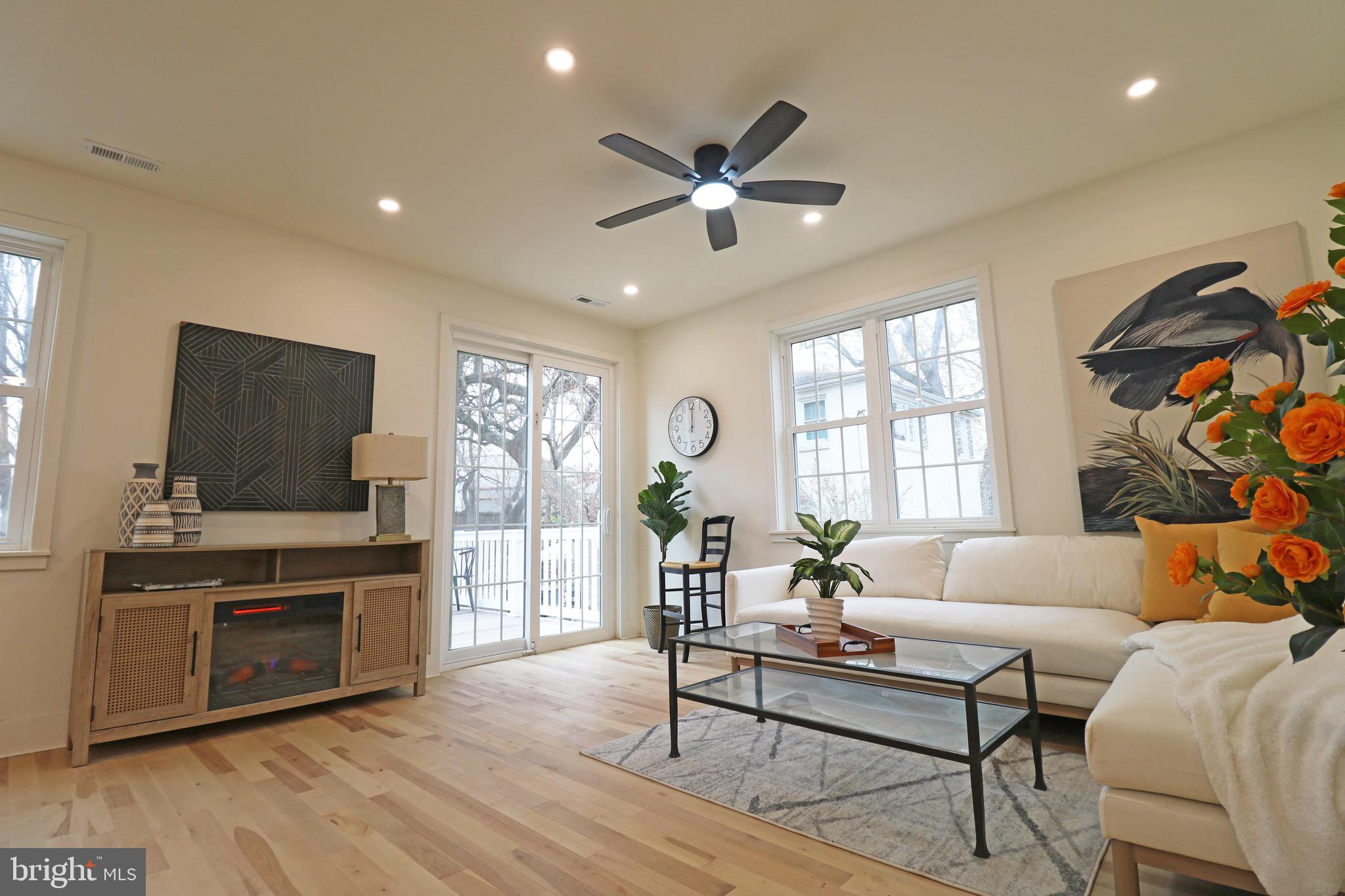 TWIN OAKS - Residential