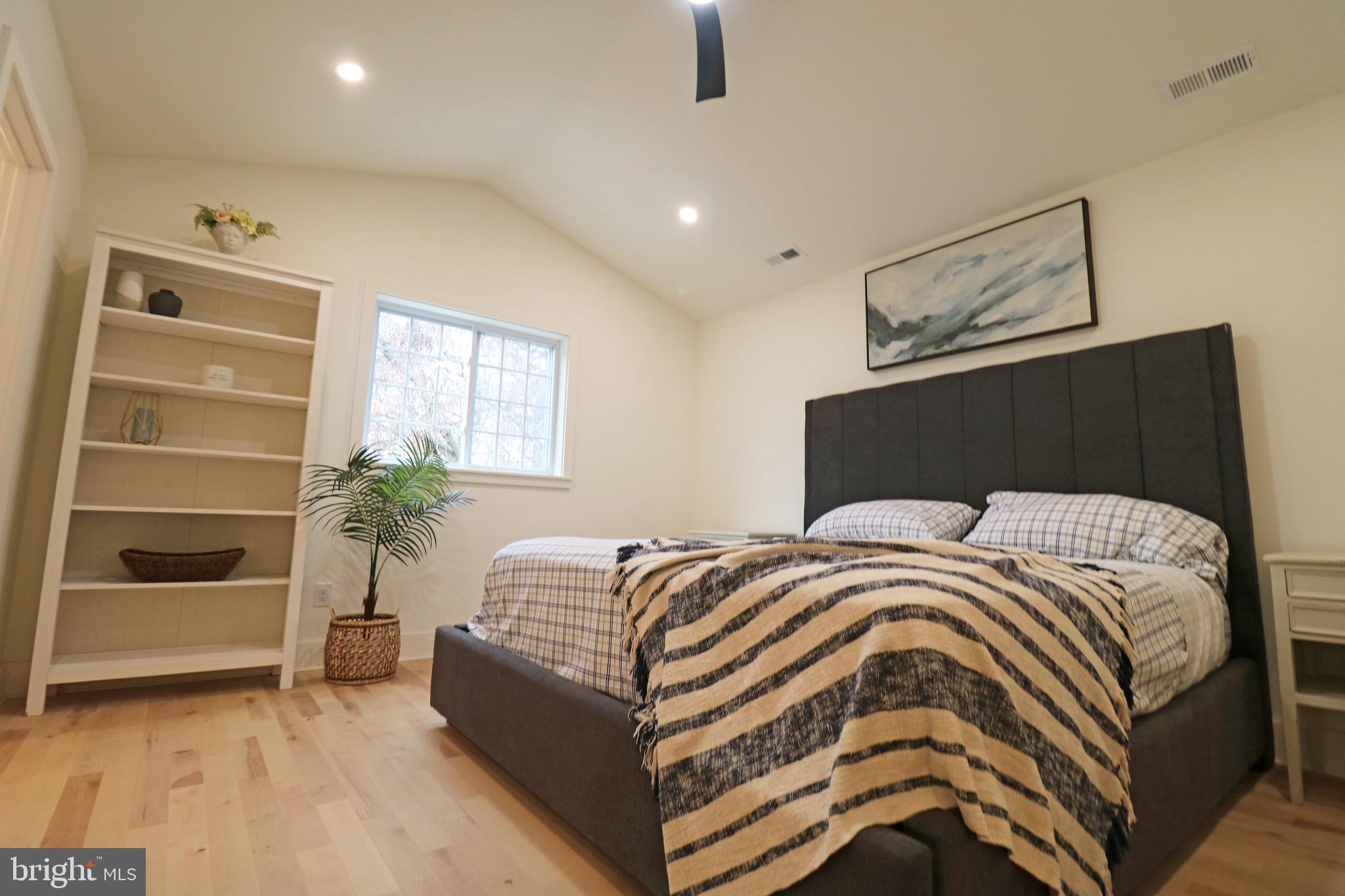 TWIN OAKS - Residential