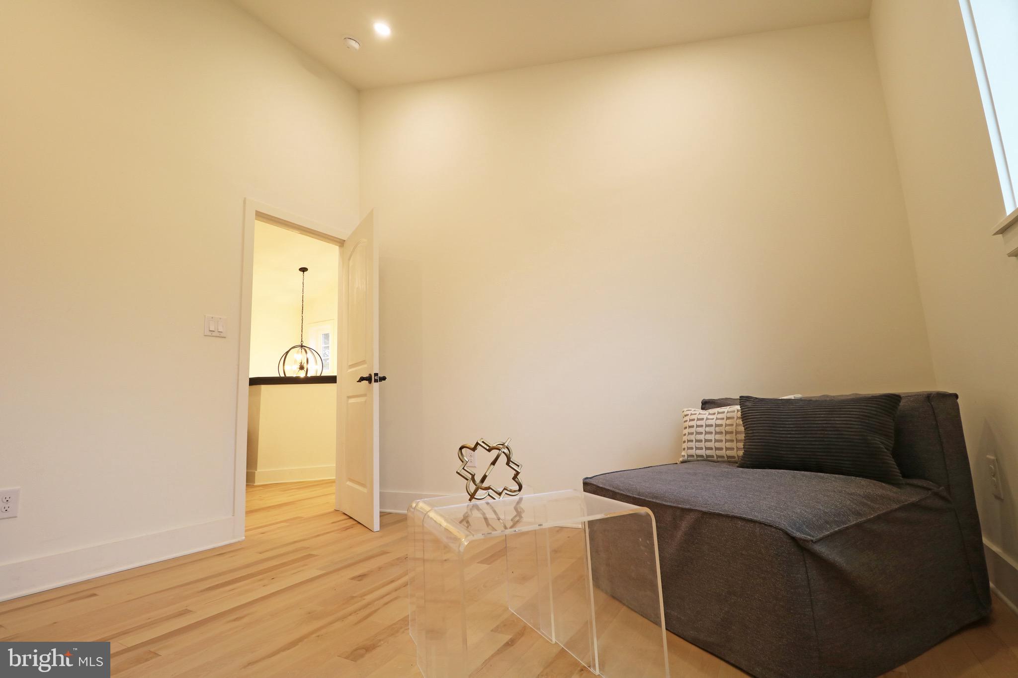 TWIN OAKS - Residential