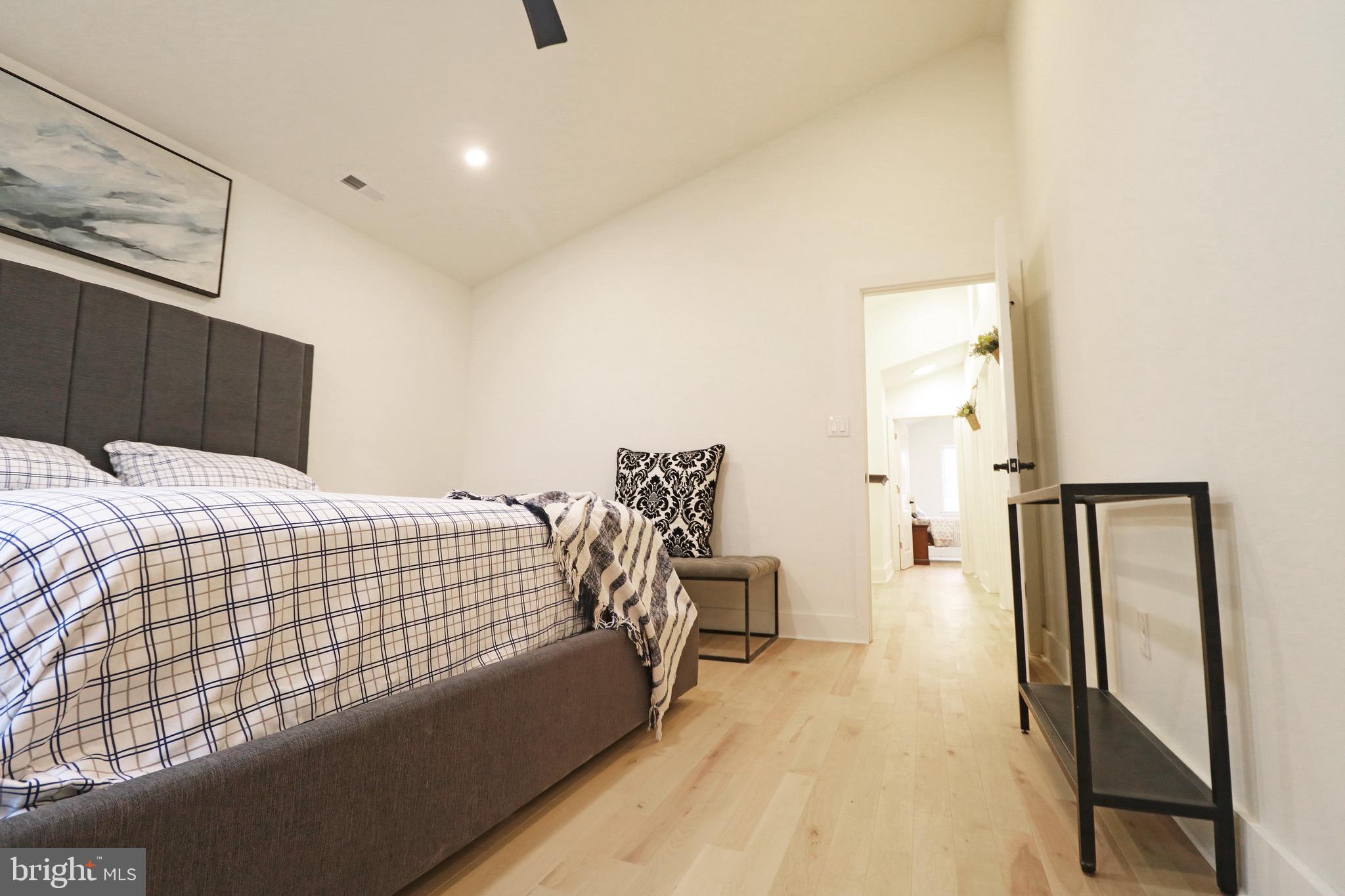 TWIN OAKS - Residential