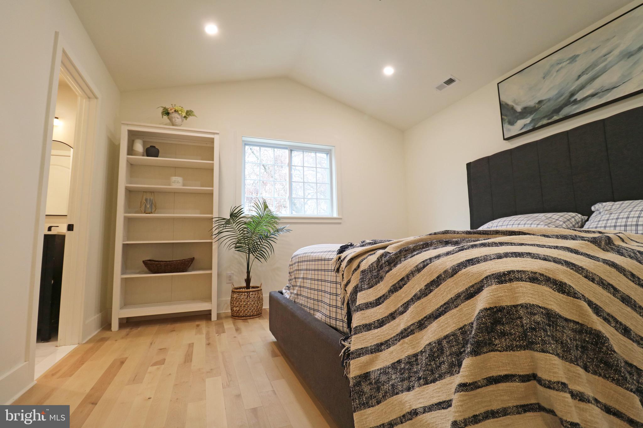 TWIN OAKS - Residential