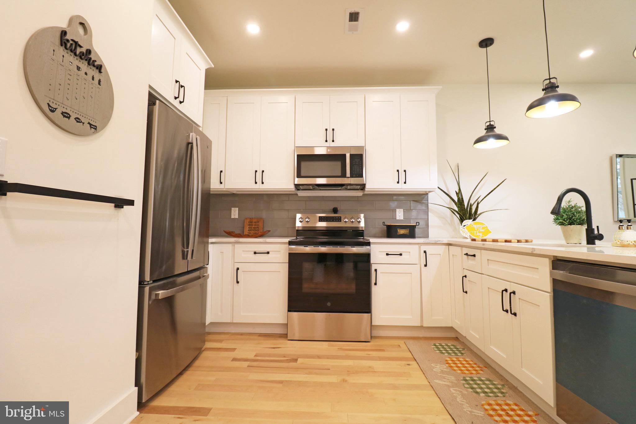 TWIN OAKS - Residential