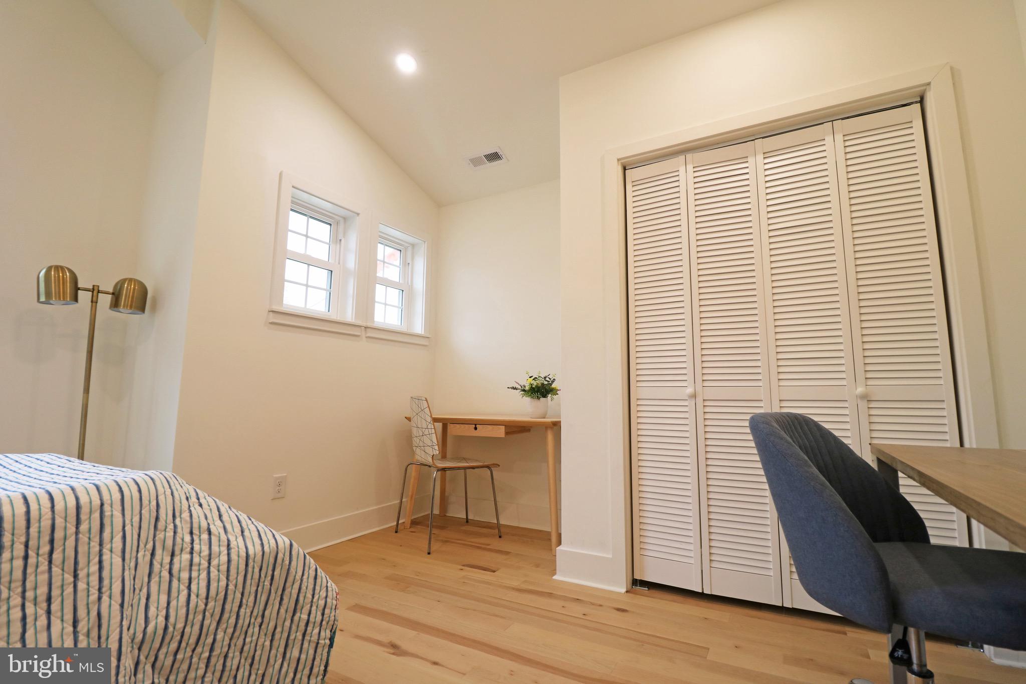 TWIN OAKS - Residential