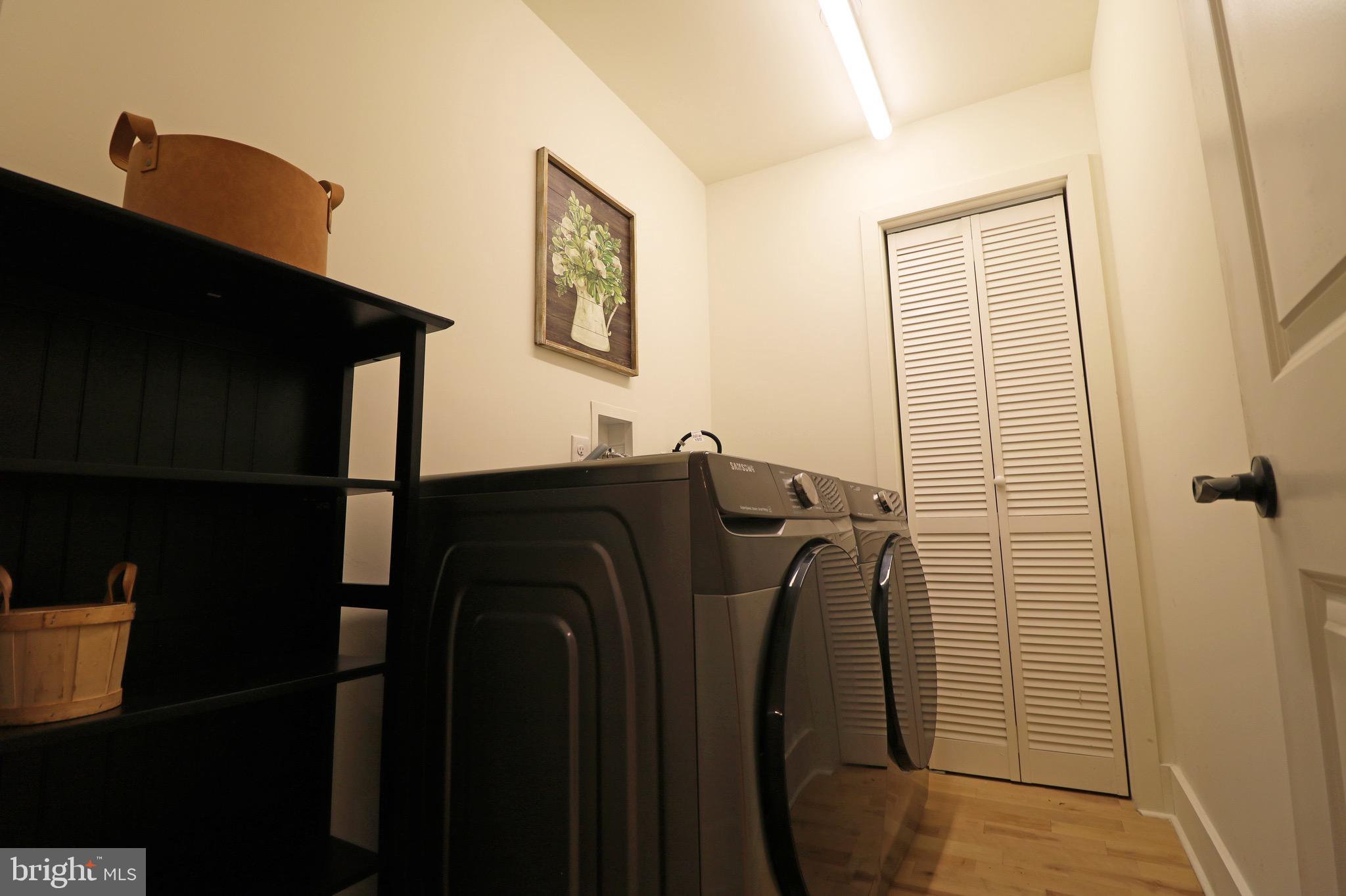 TWIN OAKS - Residential