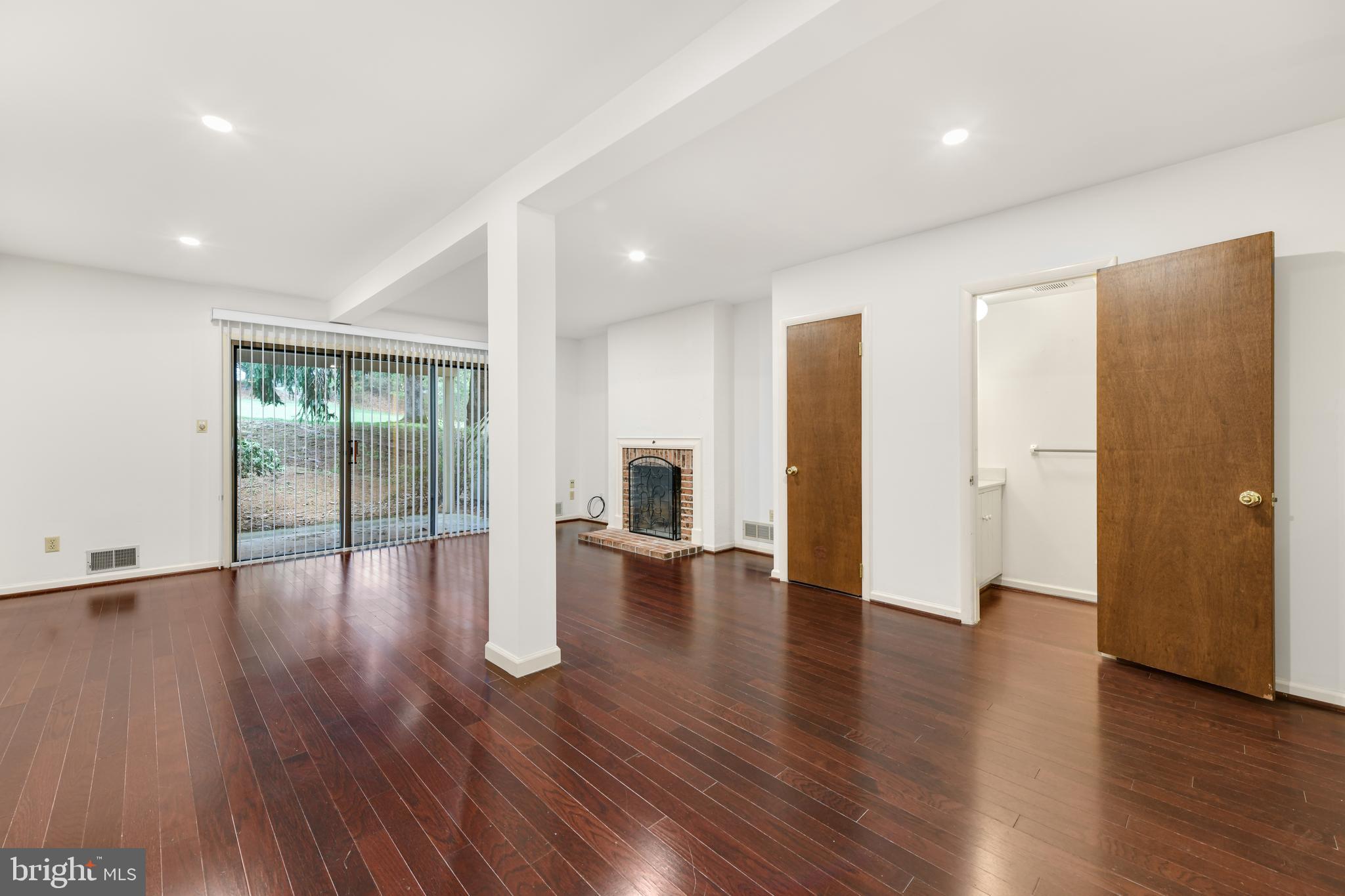 FLYING HILLS - Residential