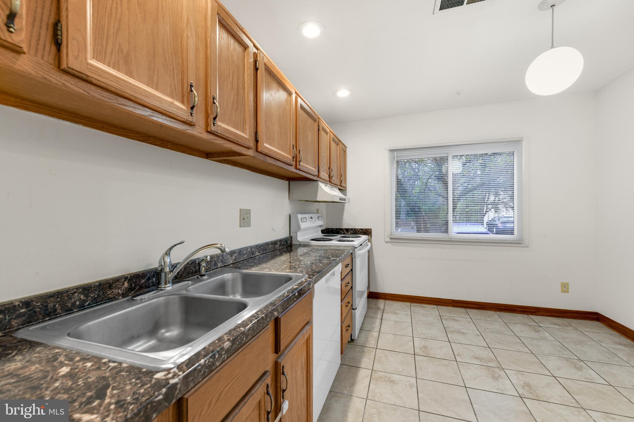 FLYING HILLS - Residential