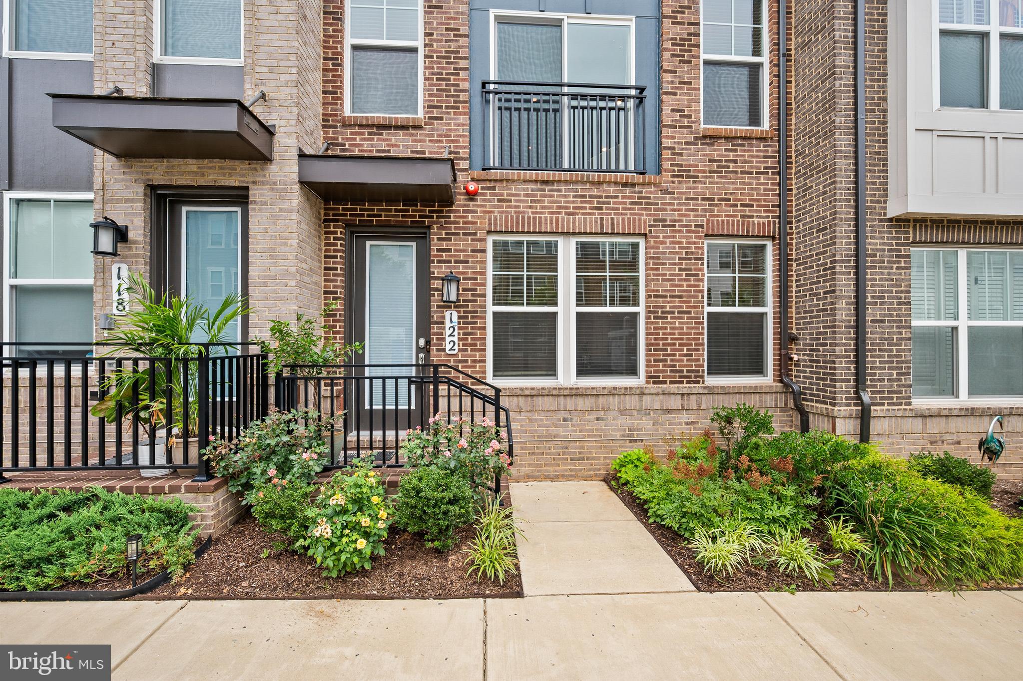 122 DICKENSON DRIVE