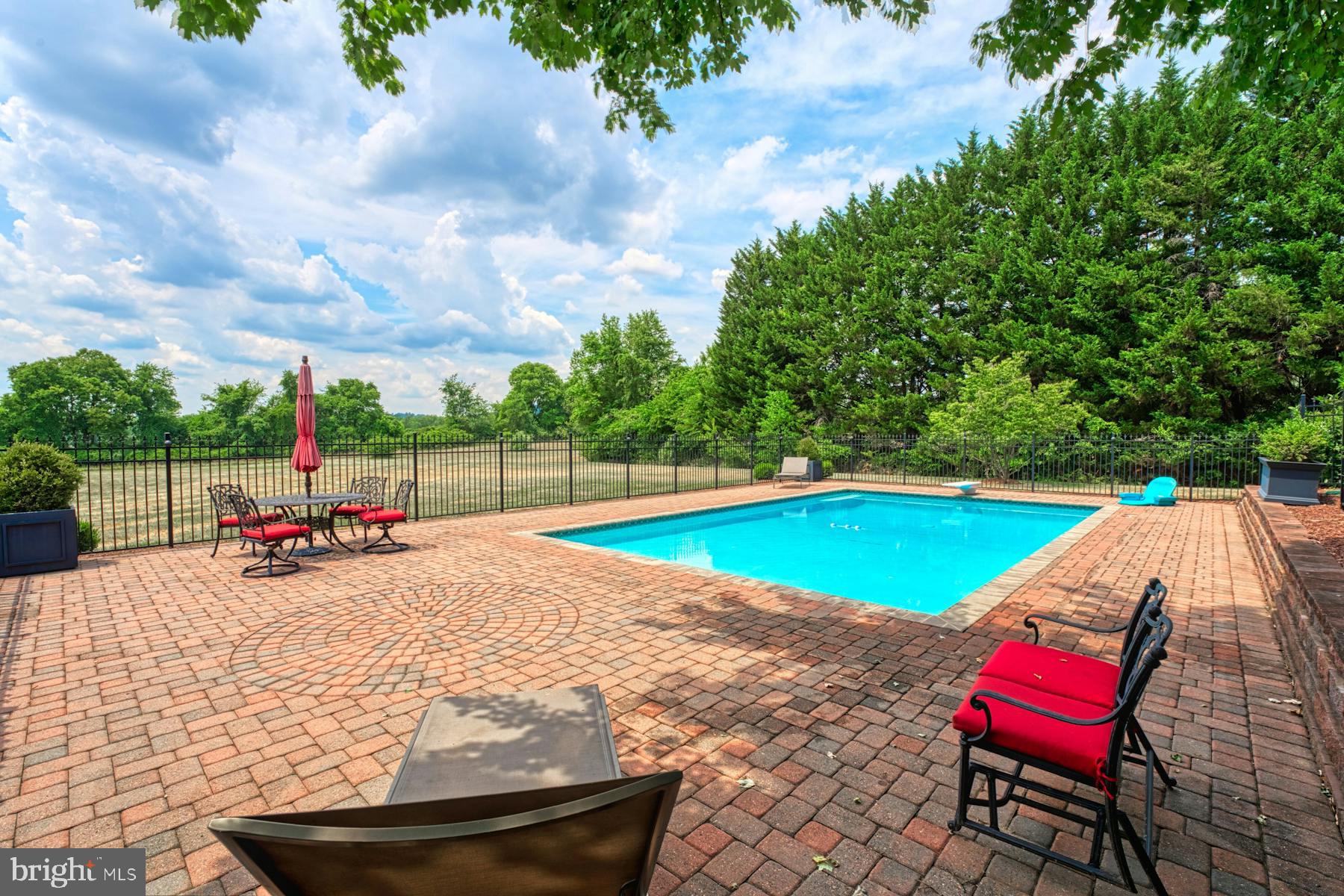 RASPBERRY FALLS - Residential