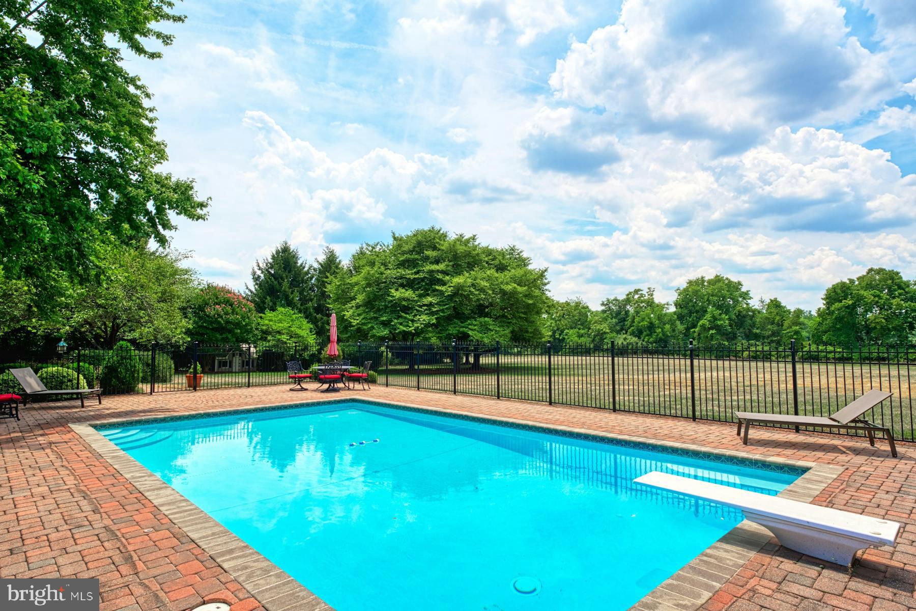 RASPBERRY FALLS - Residential