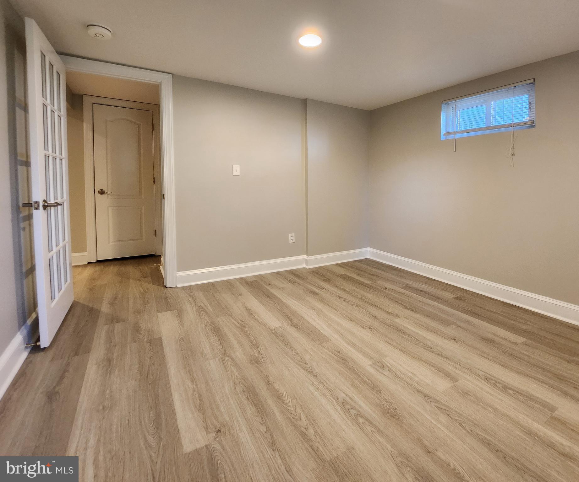 VIENNA WOODS - Residential Lease