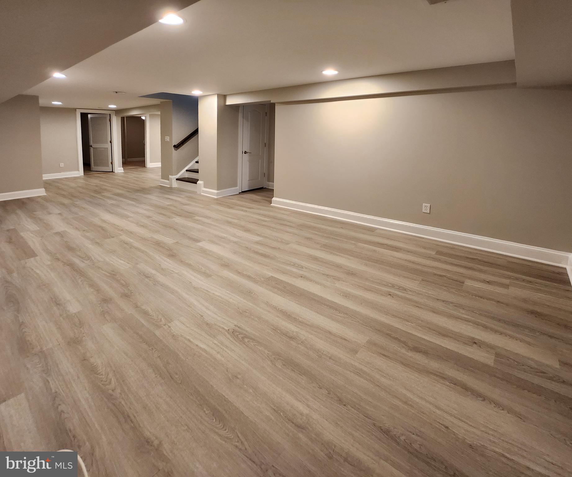 VIENNA WOODS - Residential Lease