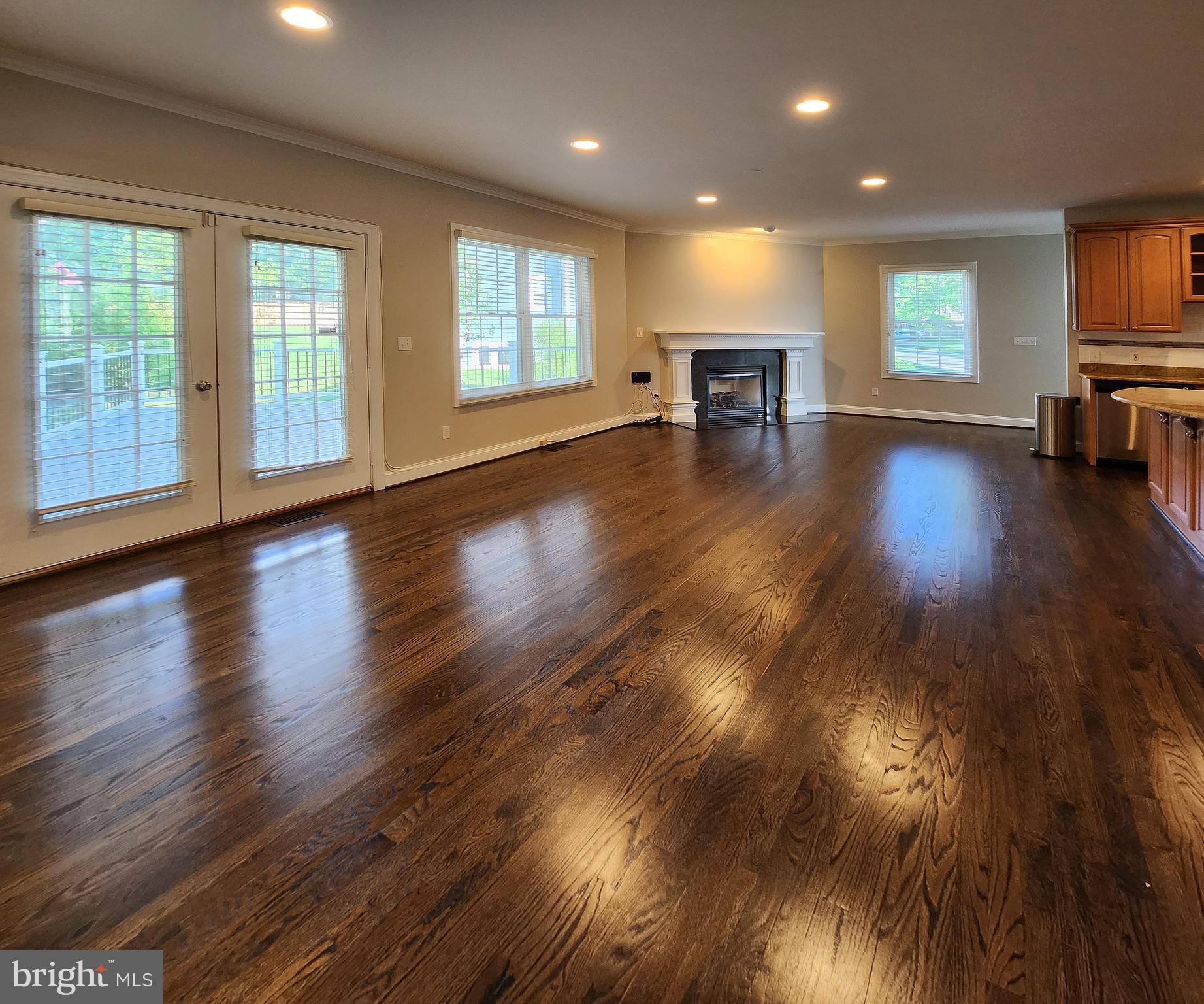 VIENNA WOODS - Residential Lease