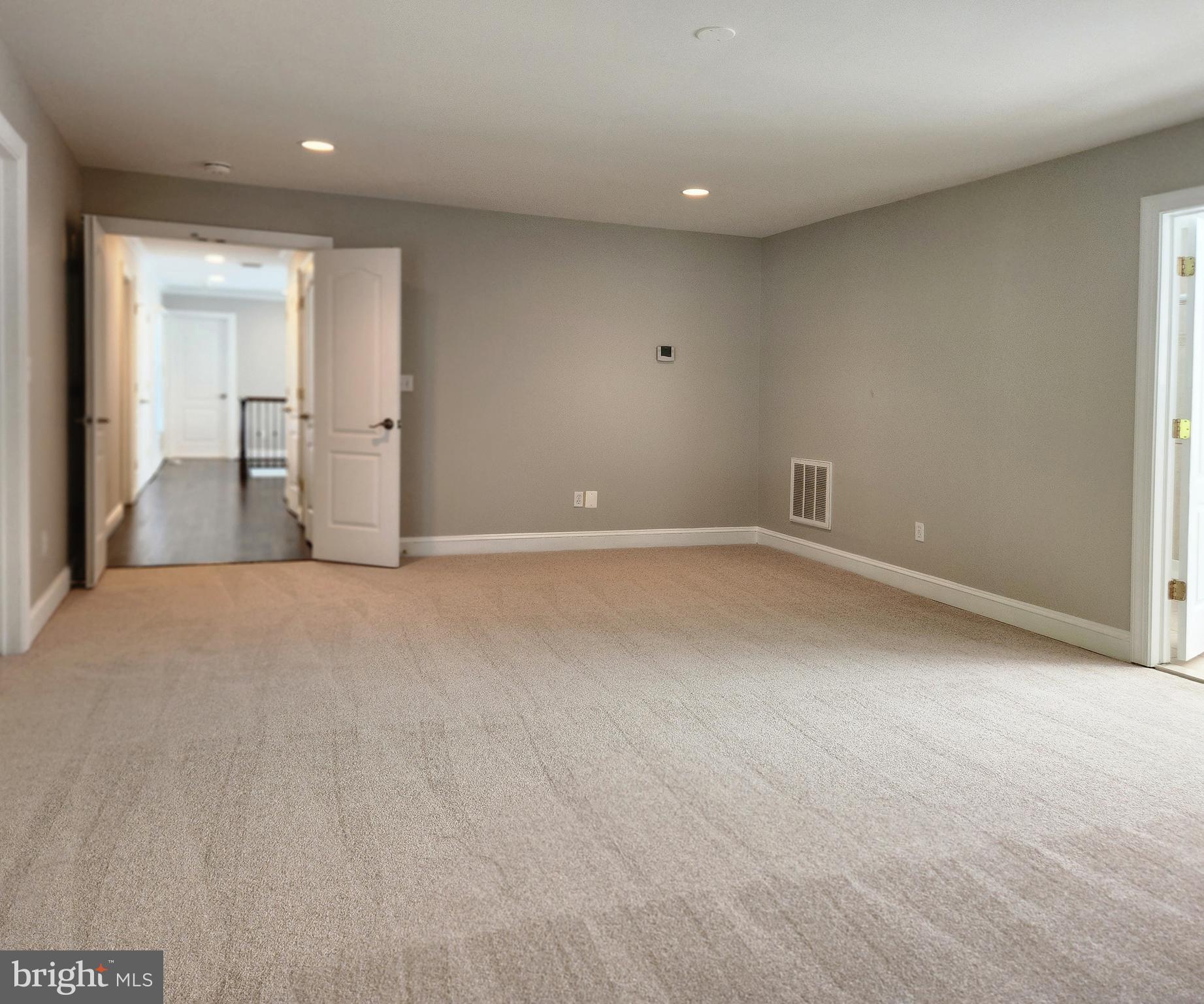 VIENNA WOODS - Residential Lease