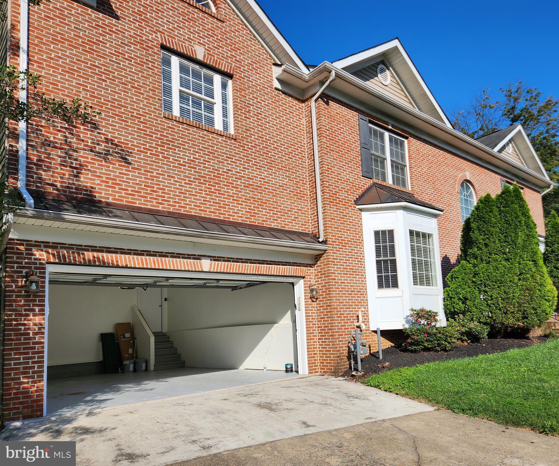 VIENNA WOODS - Residential Lease