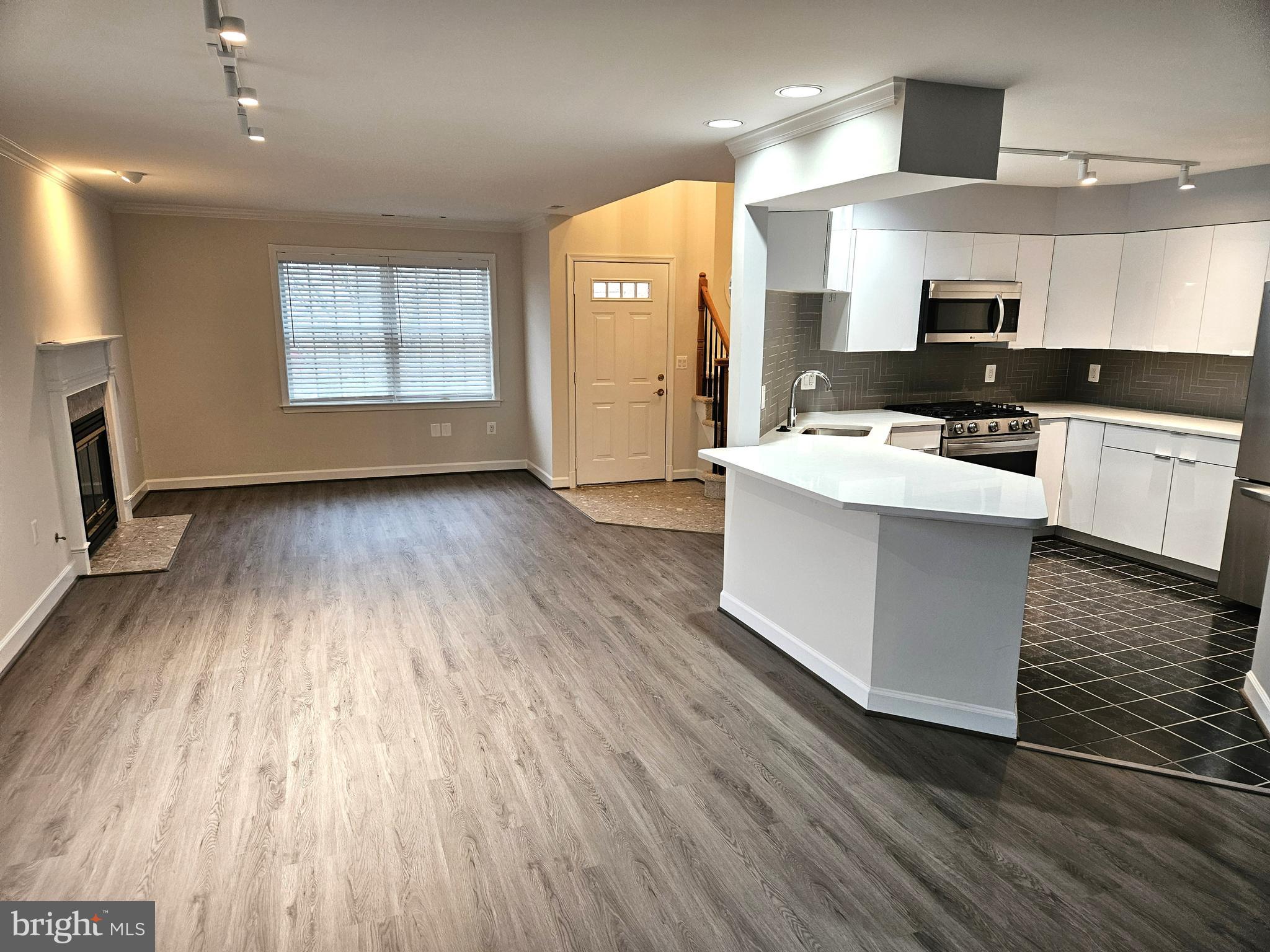 6908 FAIRFAX DRIVE 300