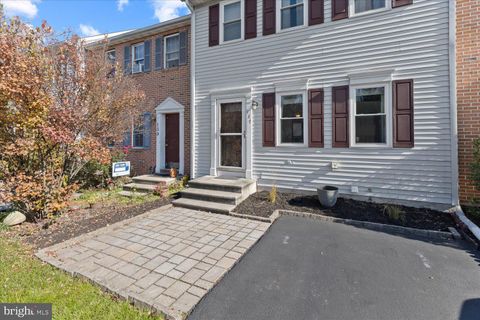 Photo of 137 Sherfield Court, Elizabethtown, PA 17022 (MLS # PALA2043424)