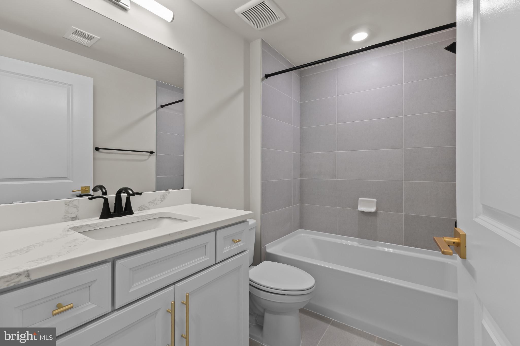 COLLINGWOOD CHASE - Residential