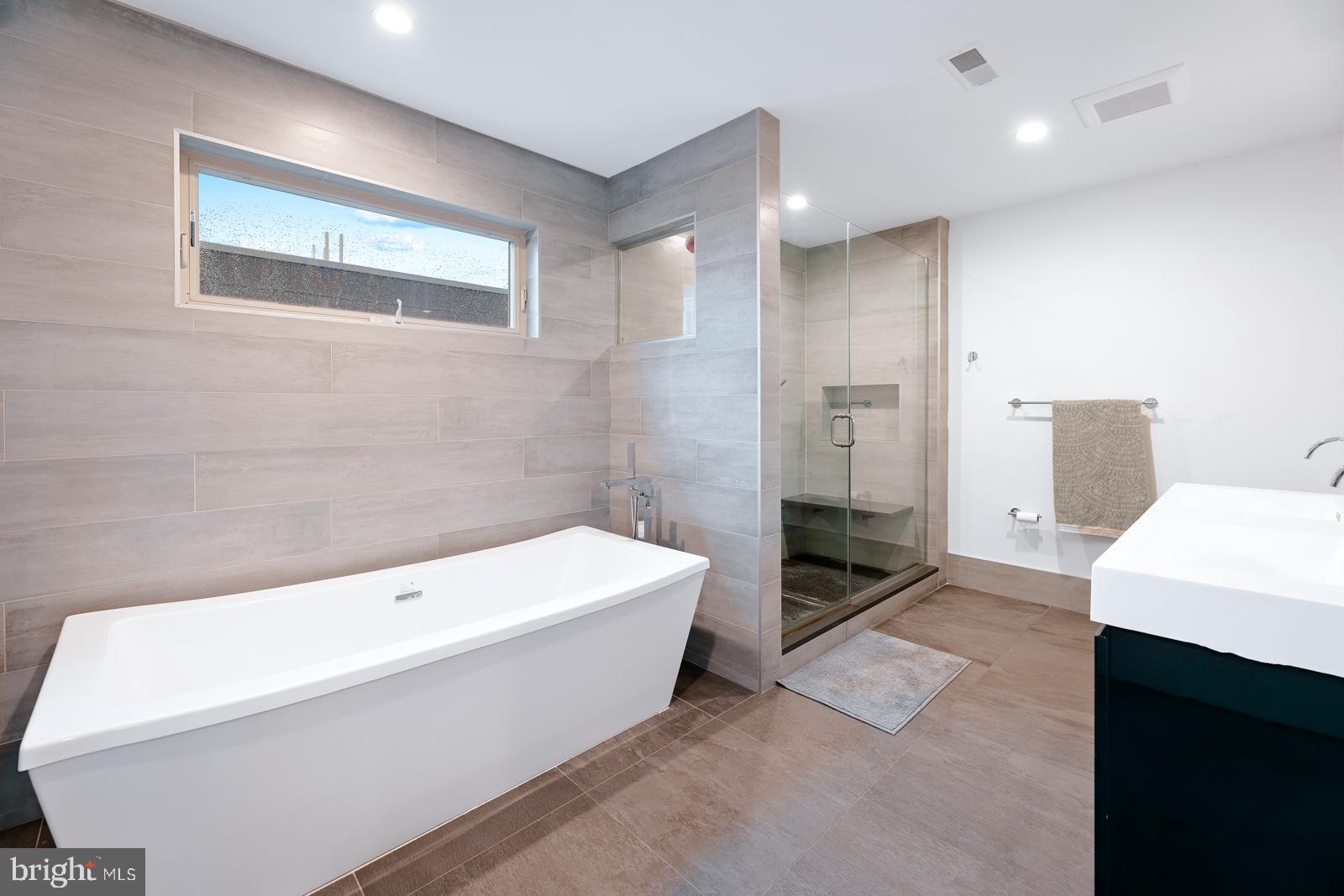 POINT BREEZE - Residential Lease