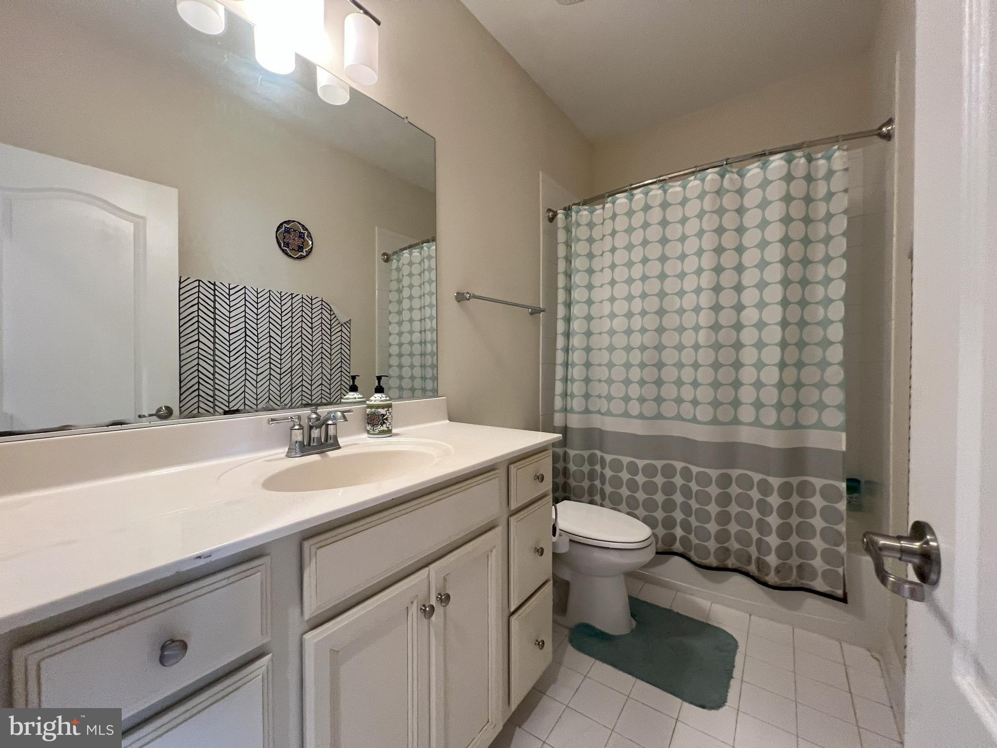 DISCOVERY SQUARE - Residential Lease