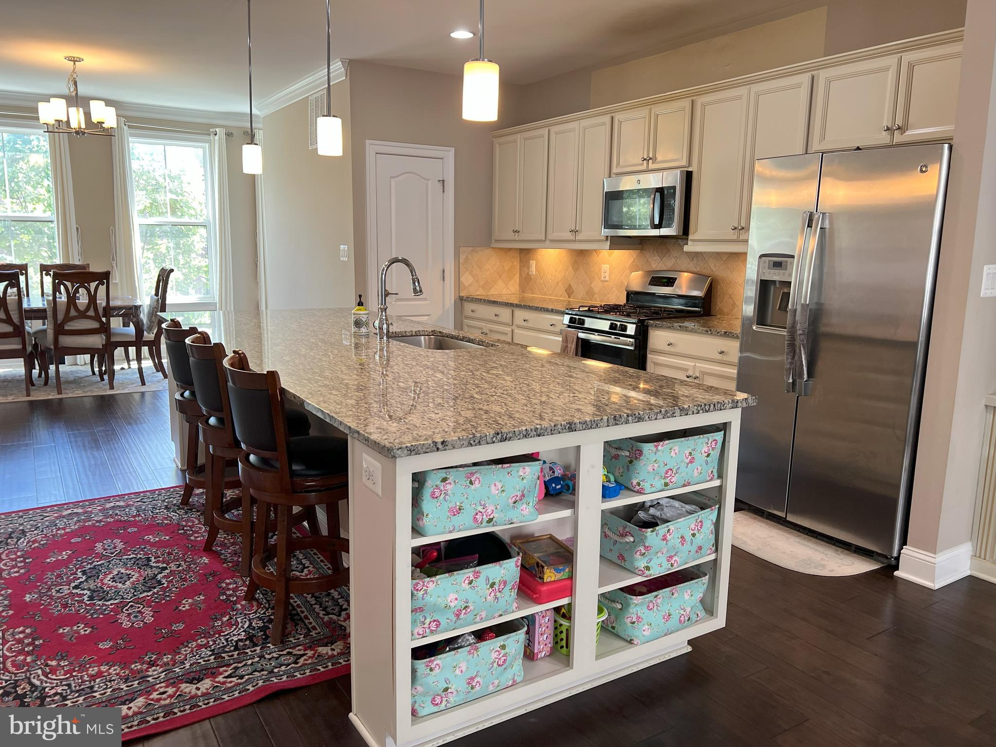 DISCOVERY SQUARE - Residential Lease