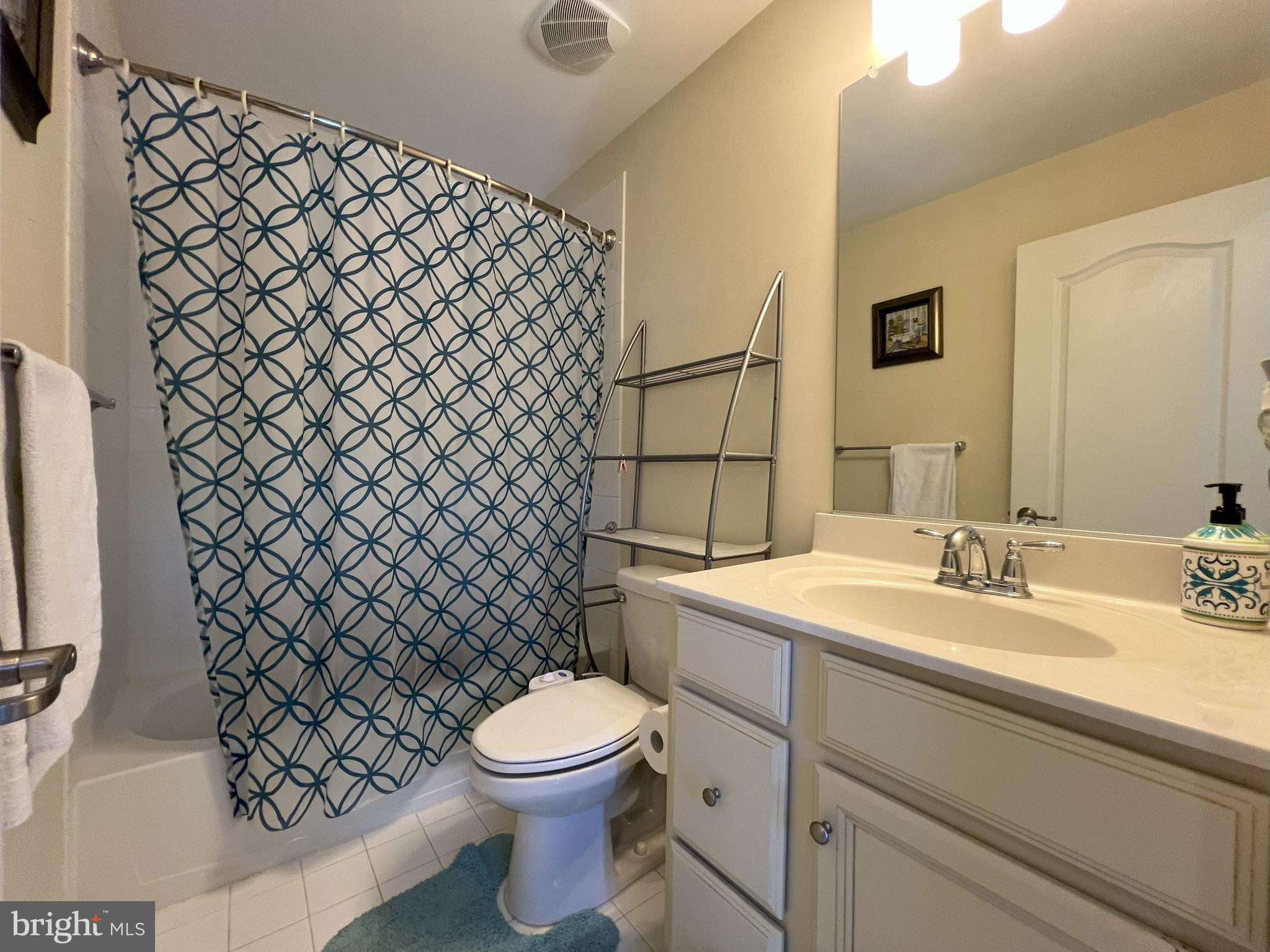 DISCOVERY SQUARE - Residential Lease