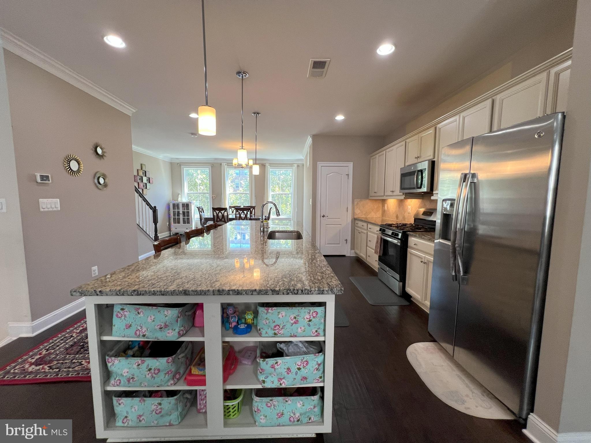 DISCOVERY SQUARE - Residential Lease