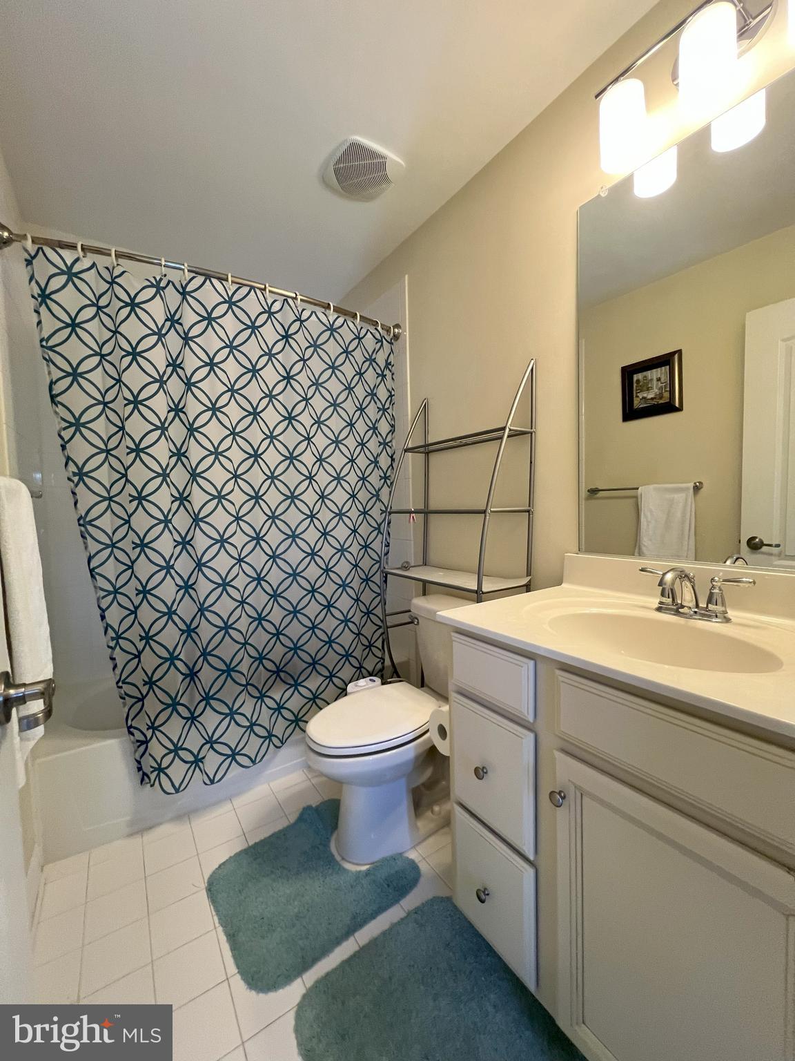 DISCOVERY SQUARE - Residential Lease