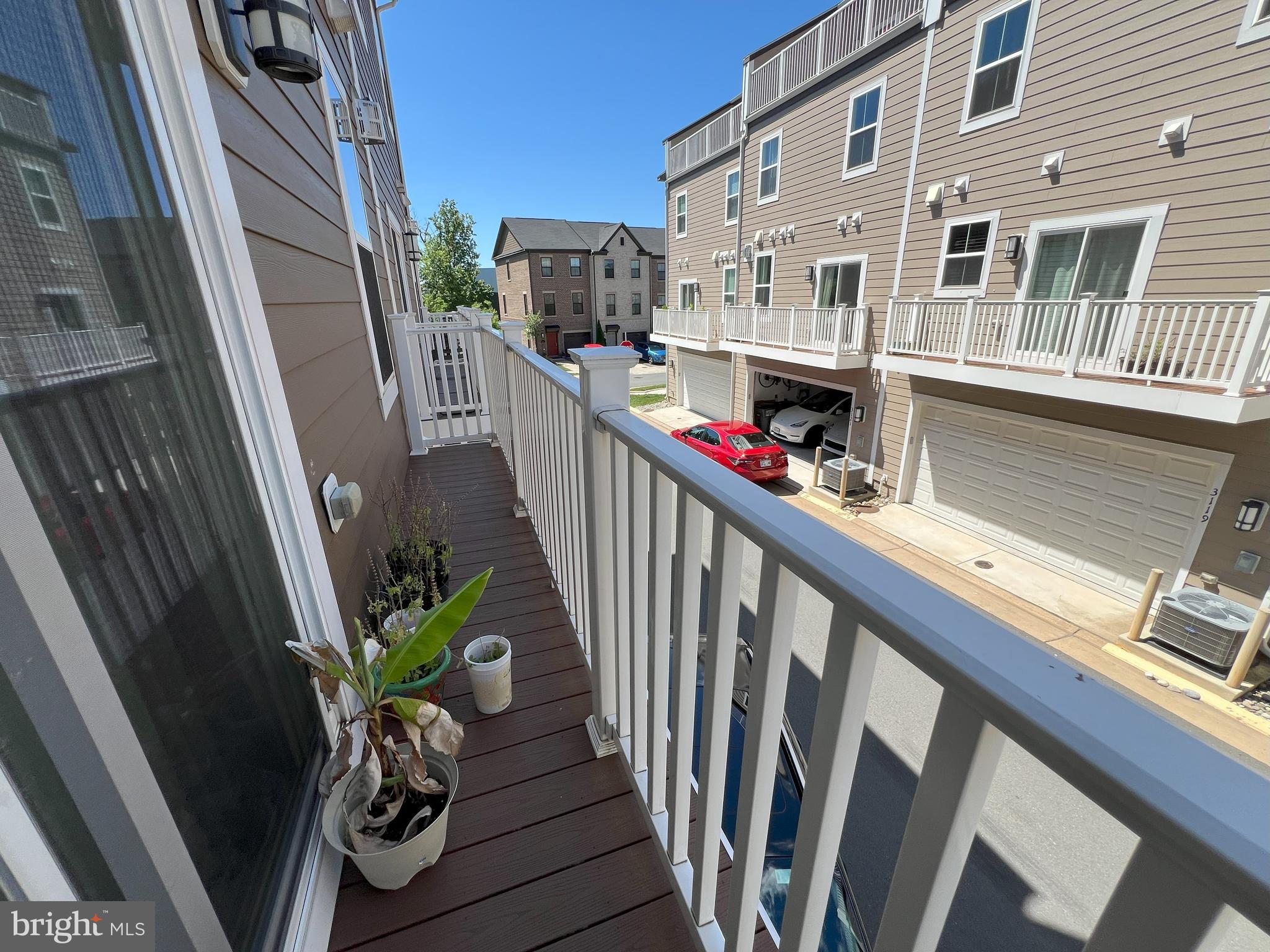 DISCOVERY SQUARE - Residential Lease