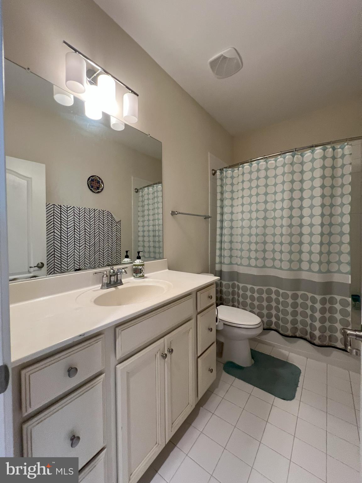 DISCOVERY SQUARE - Residential Lease