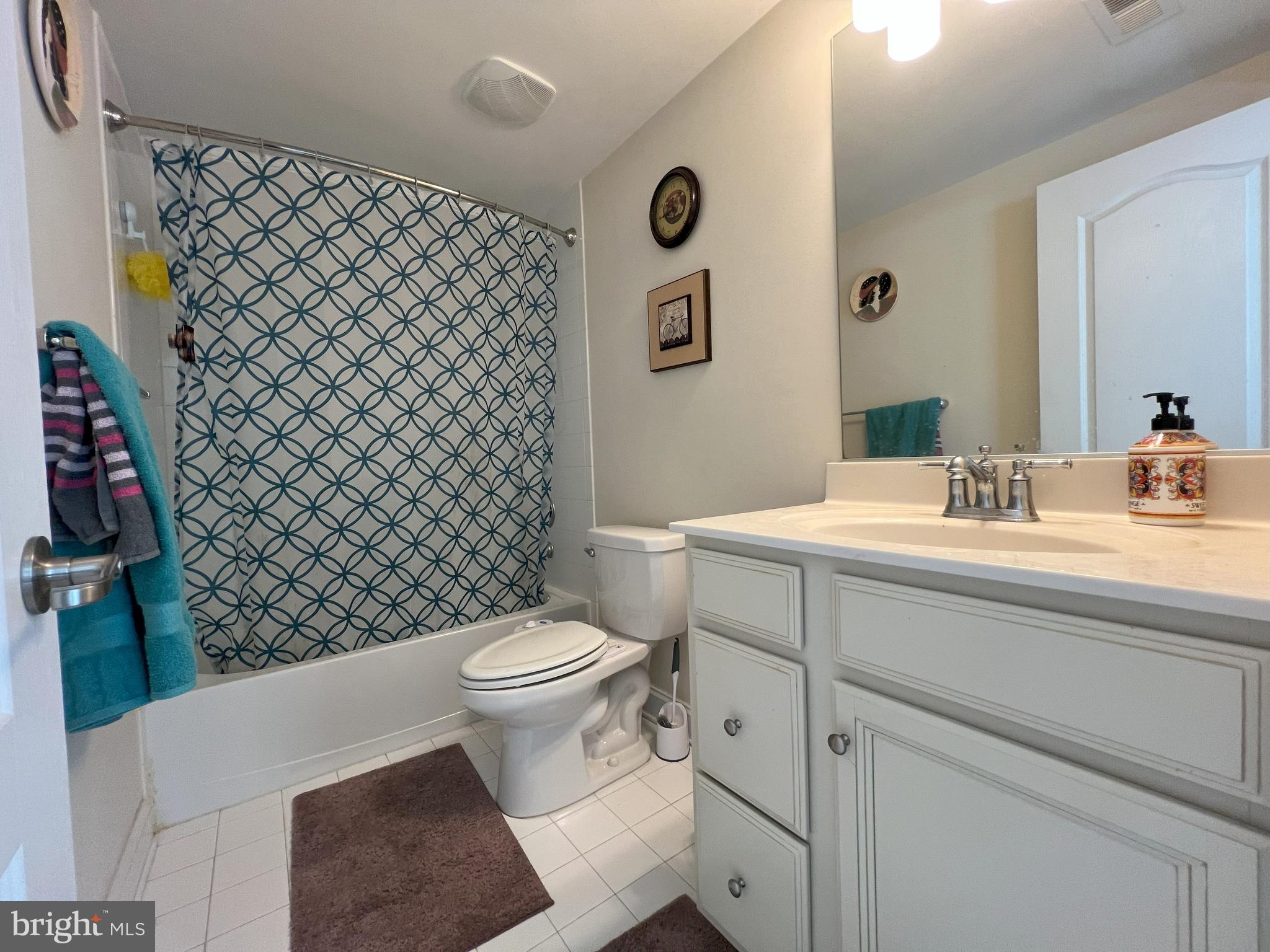 DISCOVERY SQUARE - Residential Lease