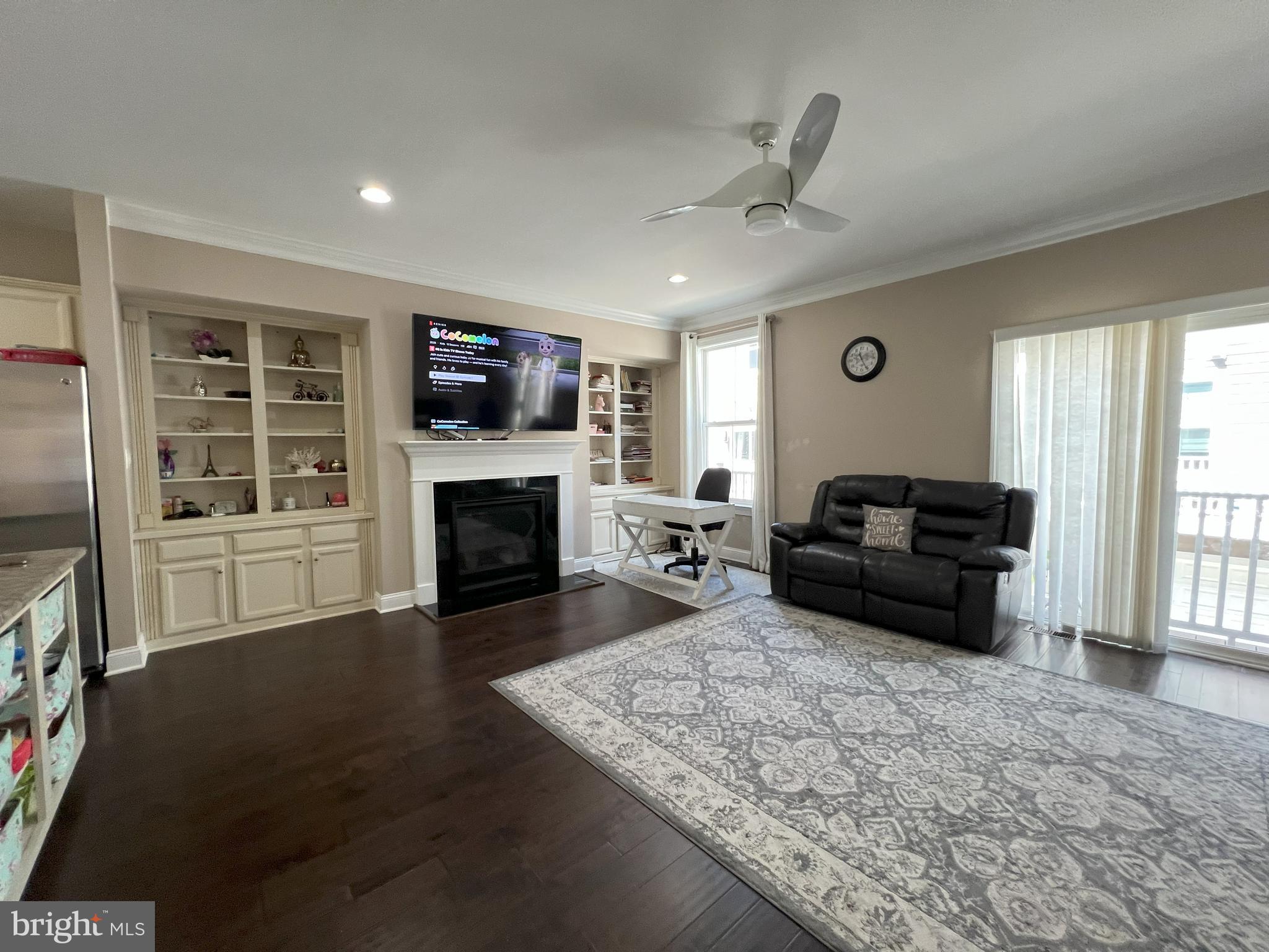 DISCOVERY SQUARE - Residential Lease