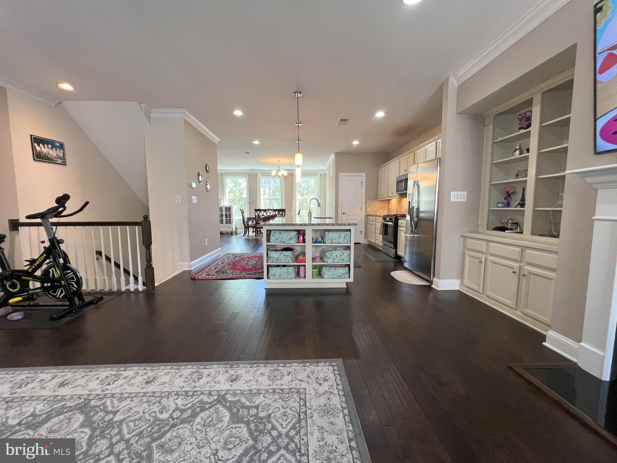 DISCOVERY SQUARE - Residential Lease