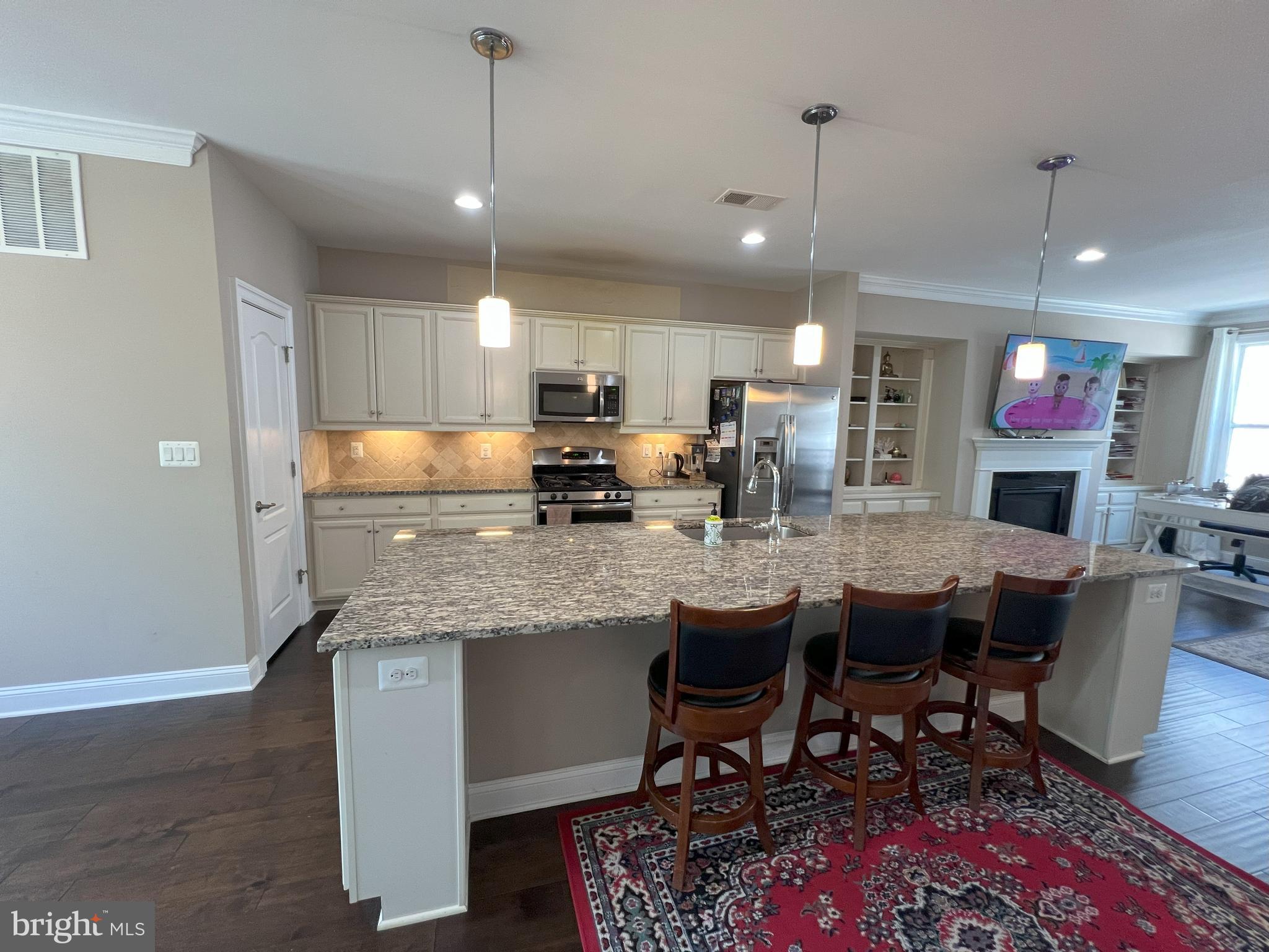 DISCOVERY SQUARE - Residential Lease