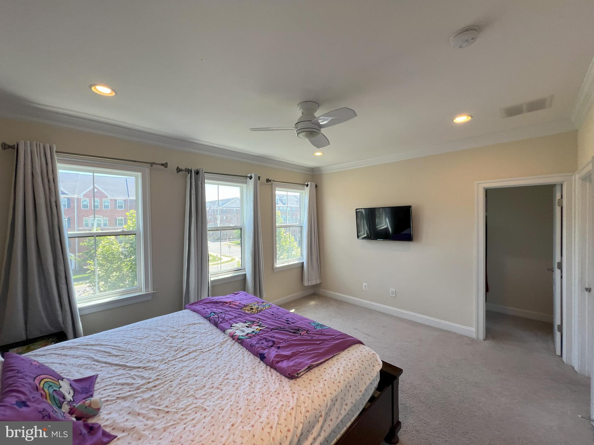 DISCOVERY SQUARE - Residential Lease