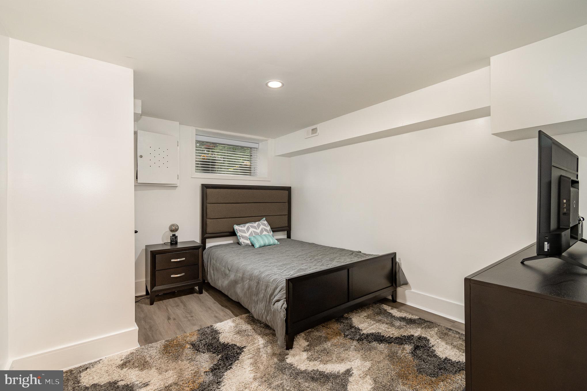 MILTON-MONTFORD - Residential